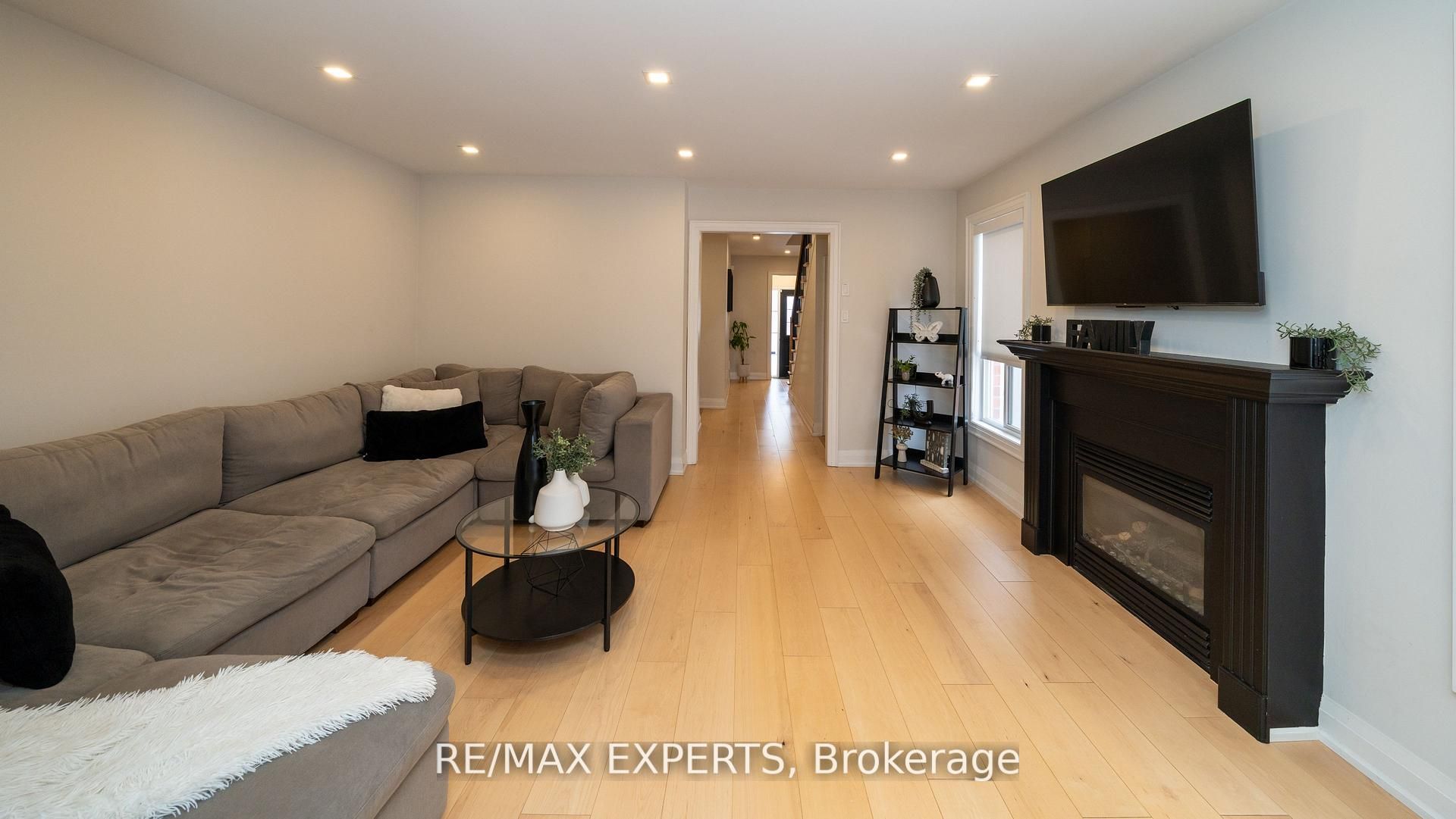 111 Argento Crescent