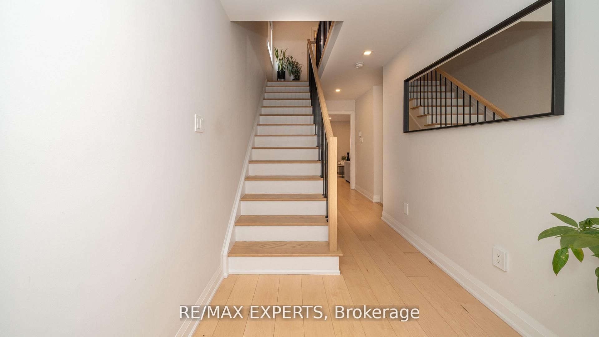 111 Argento Crescent