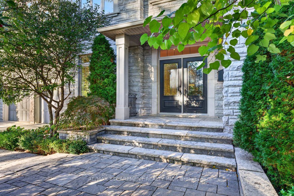 225 Lakeside Avenue