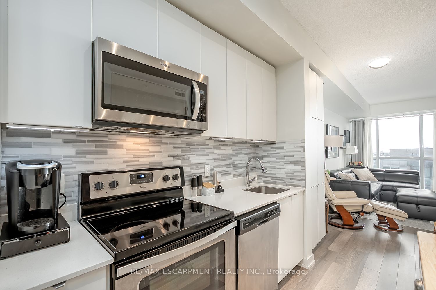 5240 Dundas Street 517