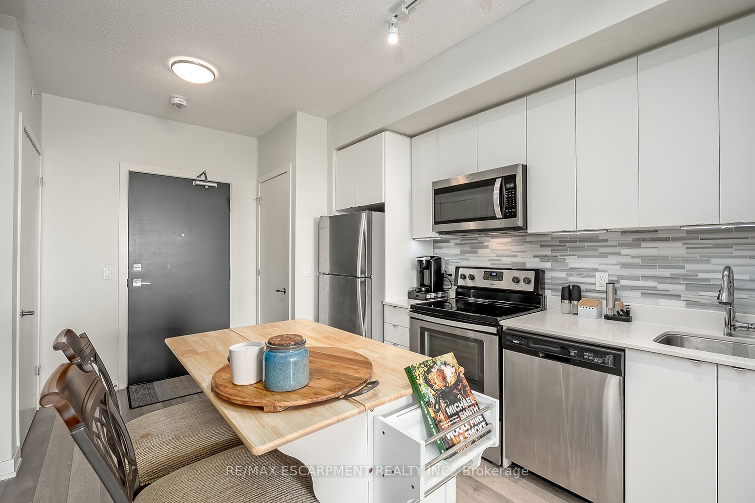 5240 Dundas Street 517