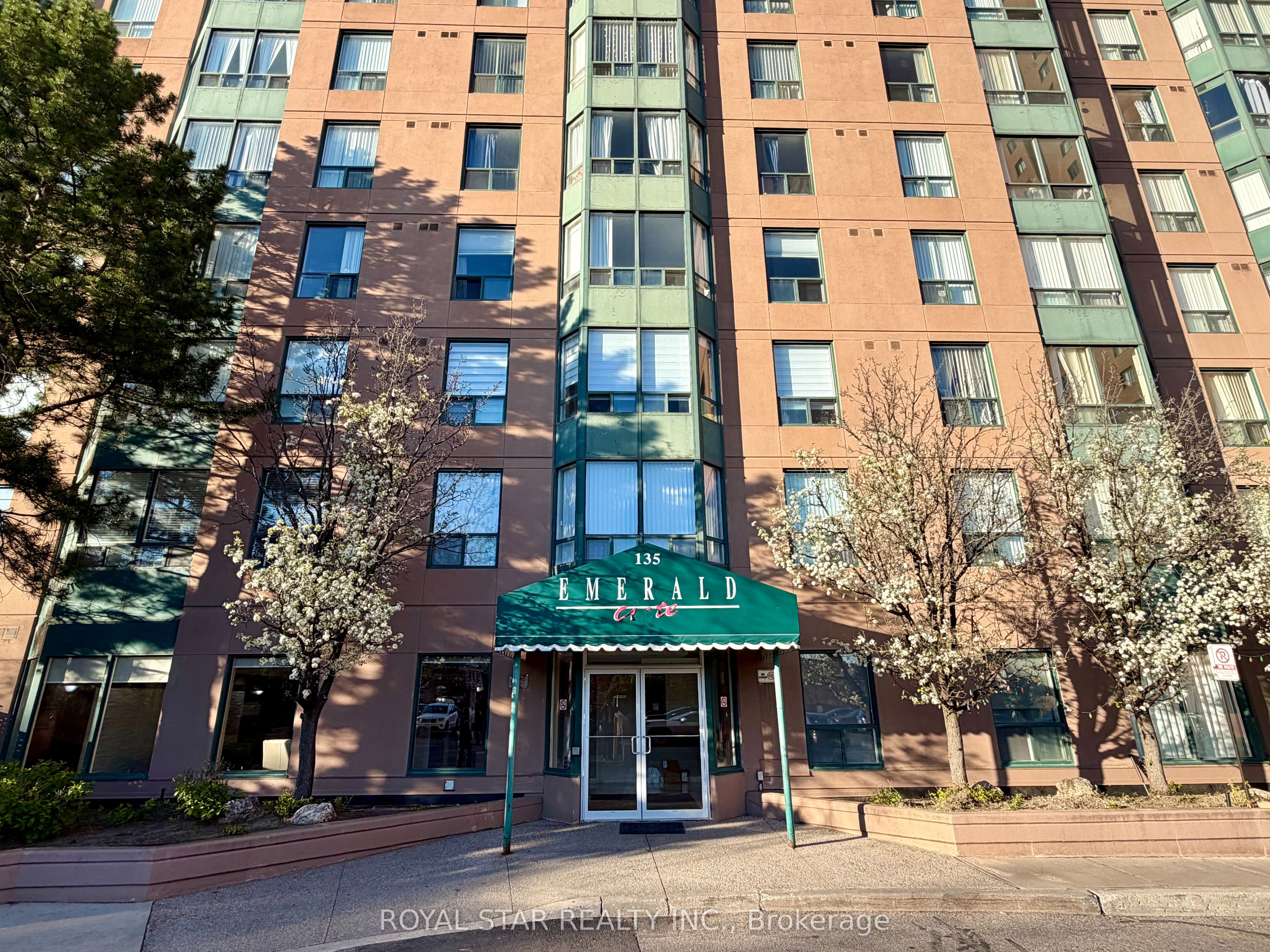 135 Hillcrest Avenue 303