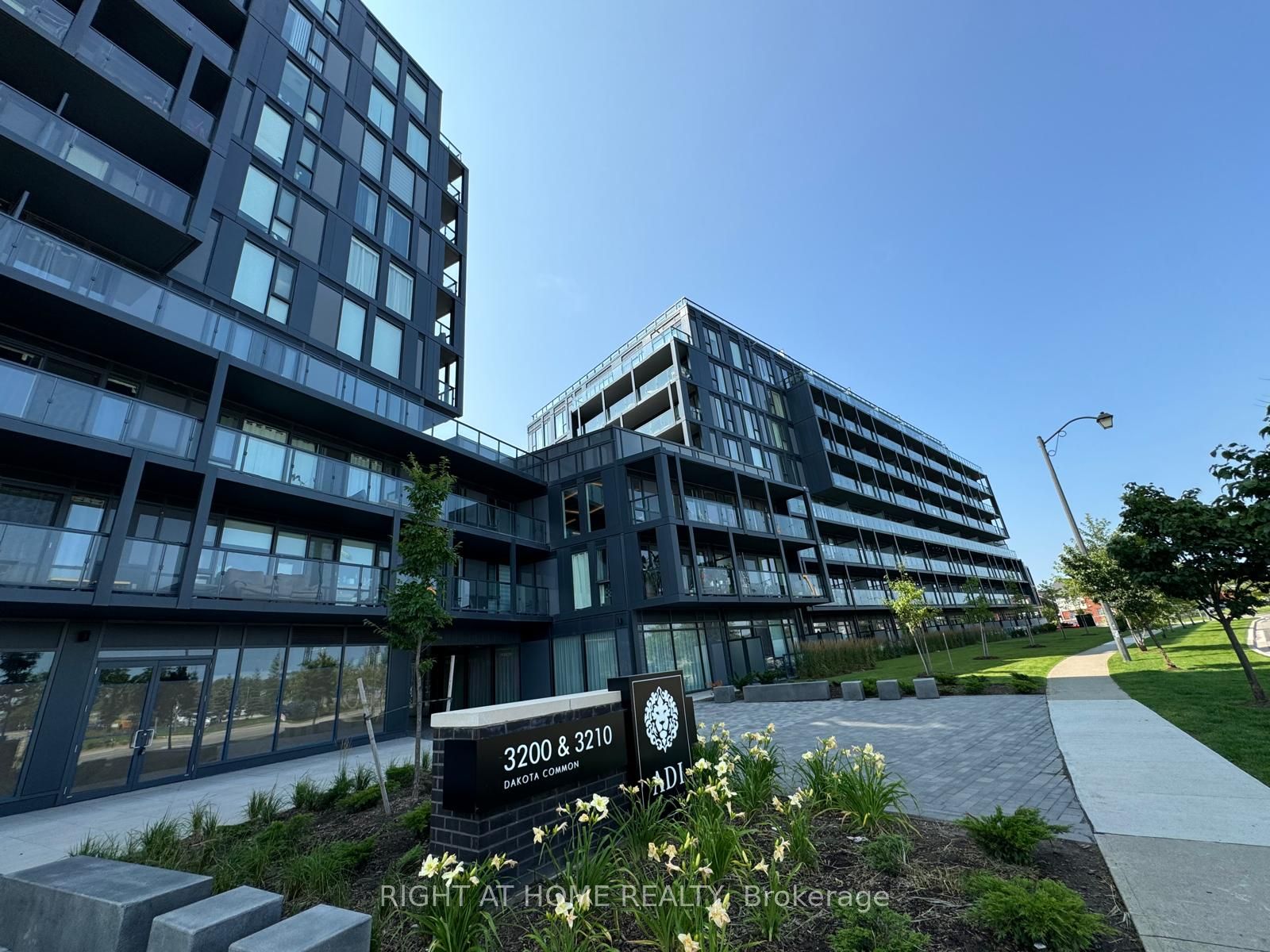 3200 Dakota Common N/A N B1010