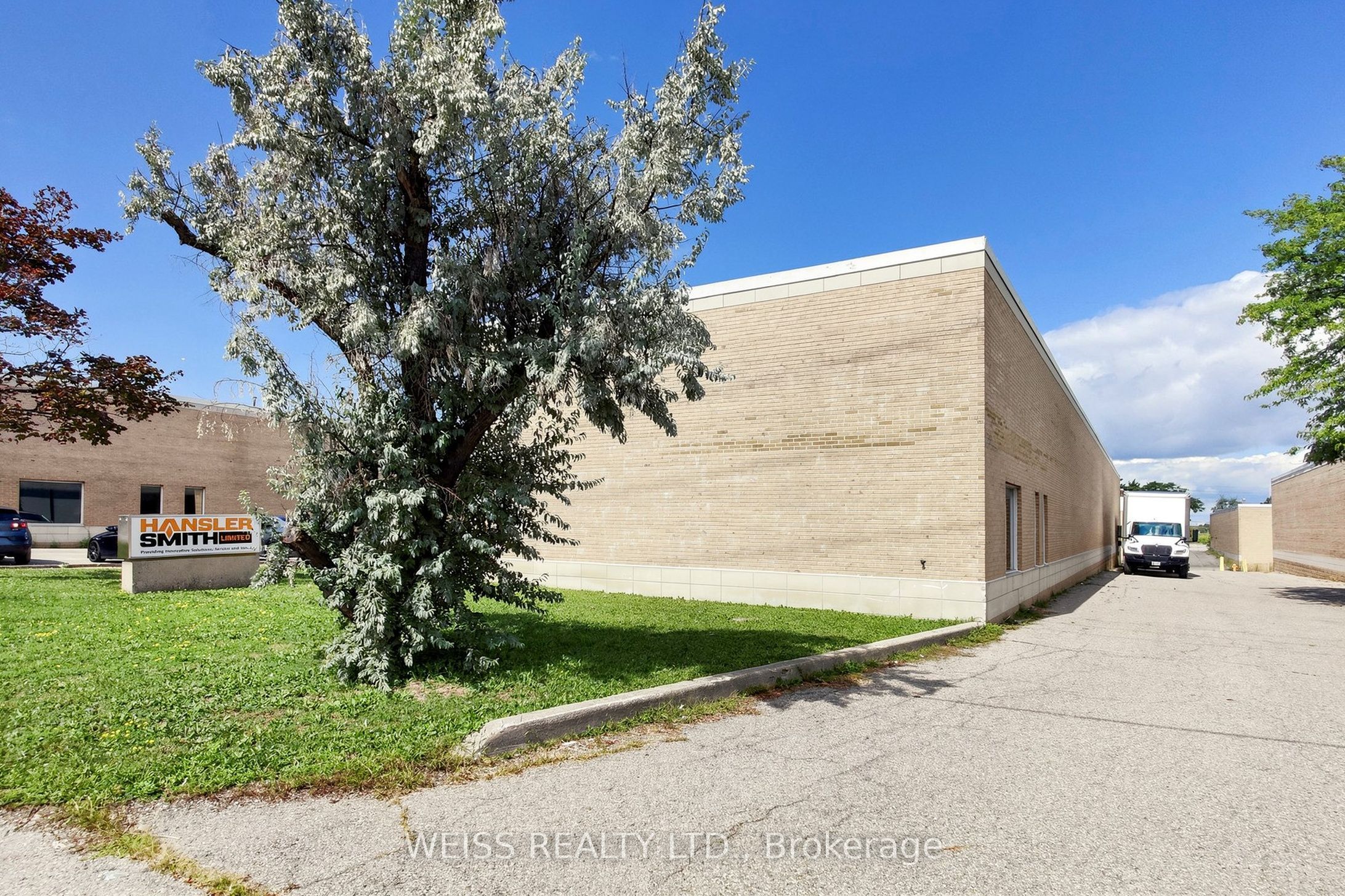 1581 Courtneypark Drive E