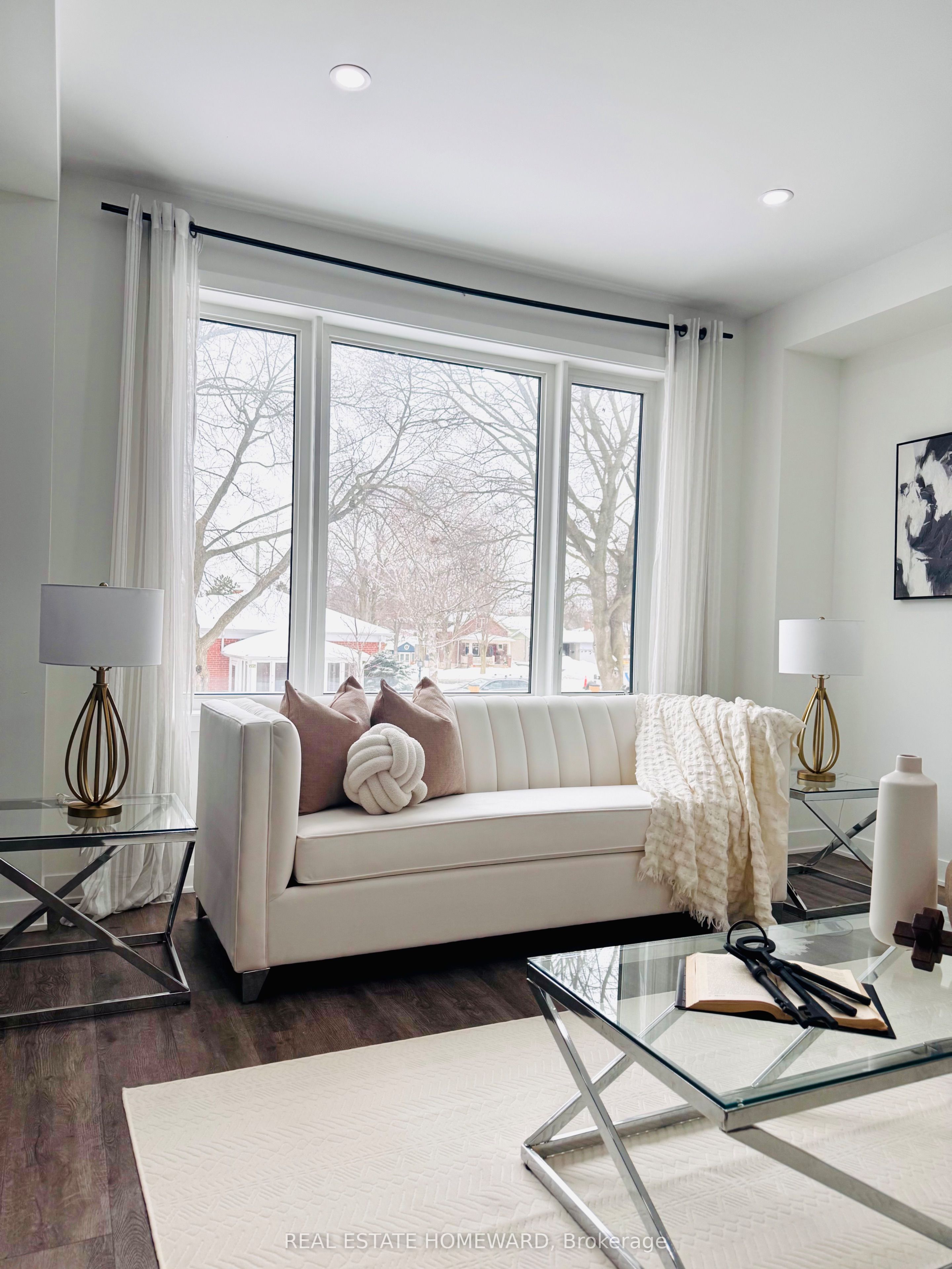 30 Frank Lloyd Wright Street