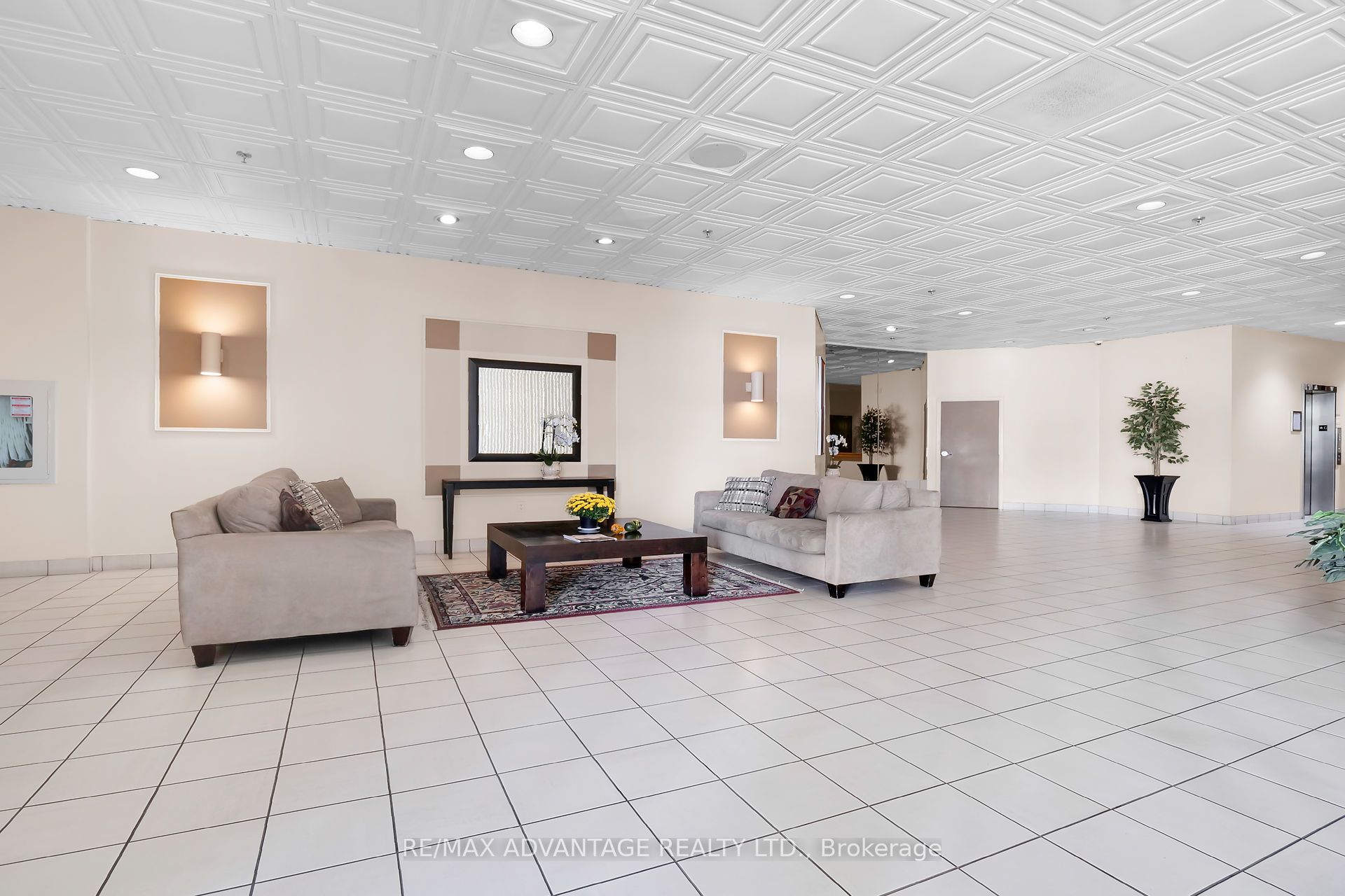 380 King Street 305