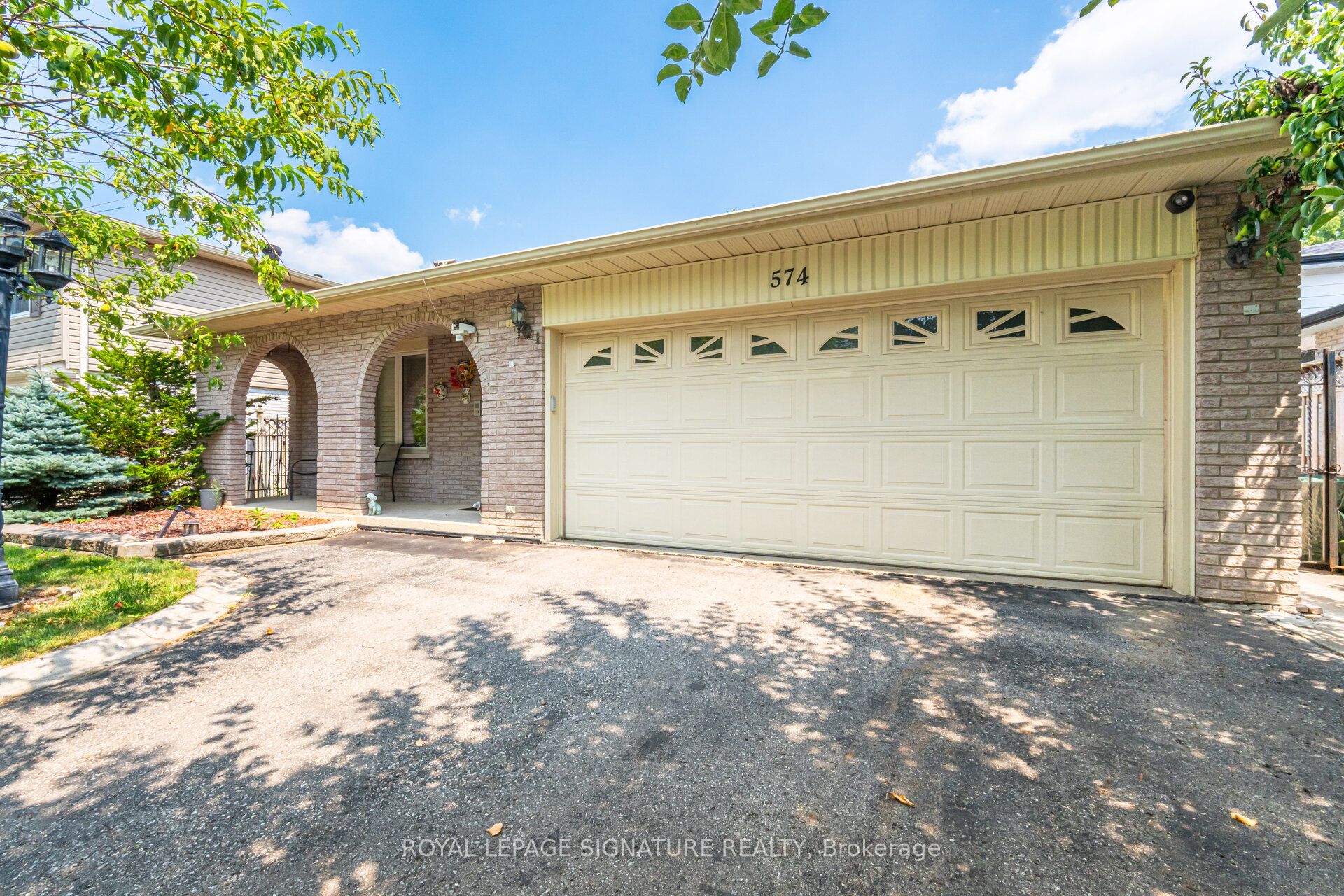 574 Antigua Crescent