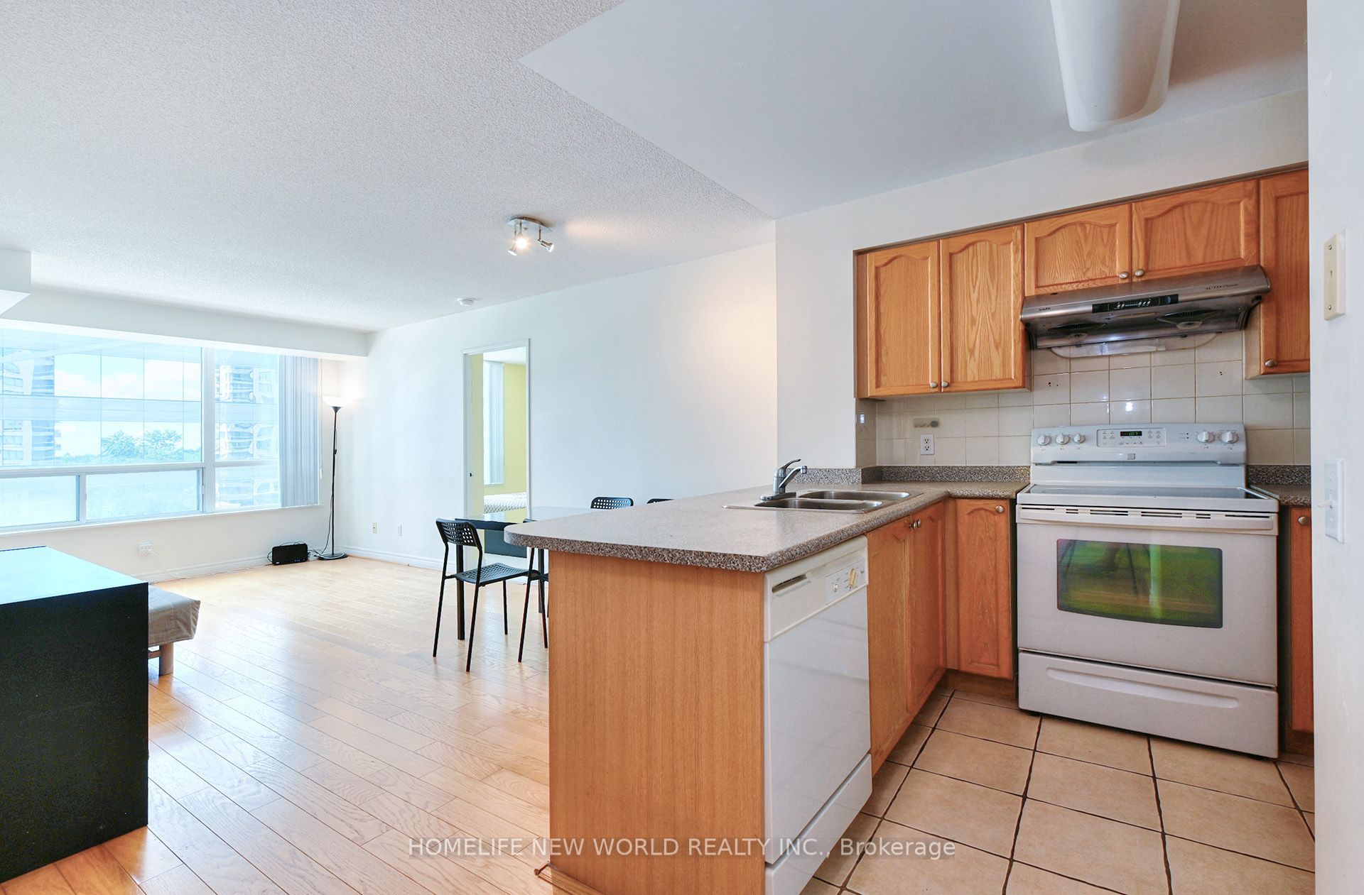 18 Parkview Avenue 811