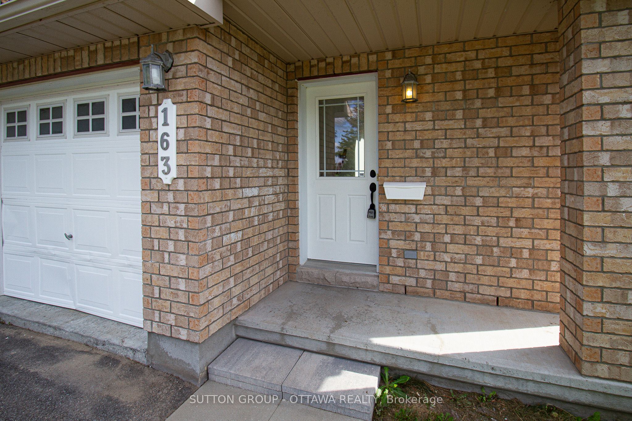 163 Silvermoon Crescent