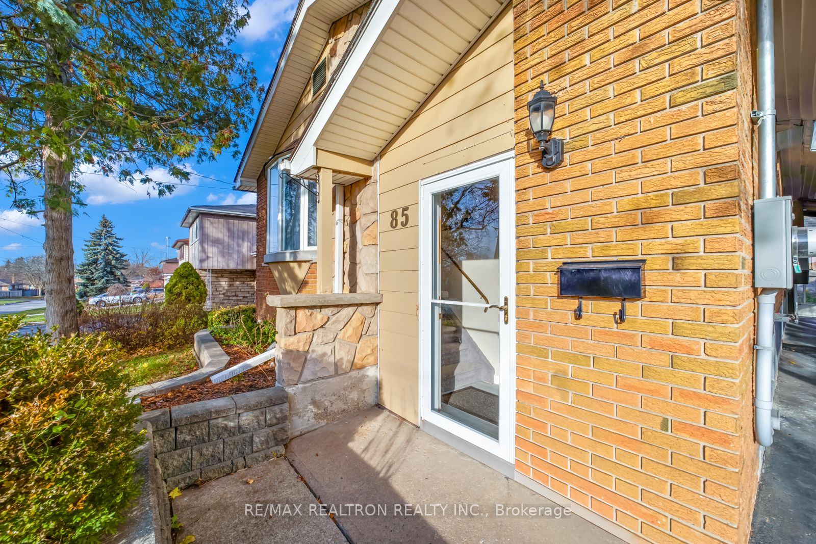 85 Thorncliffe Street