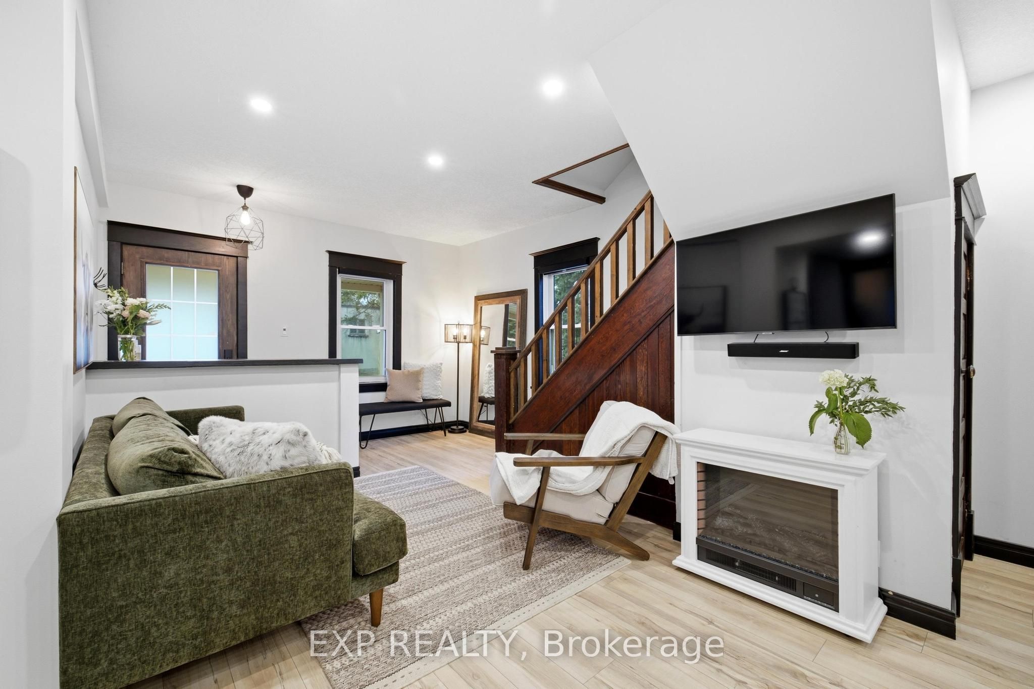 35 Arthur Street N