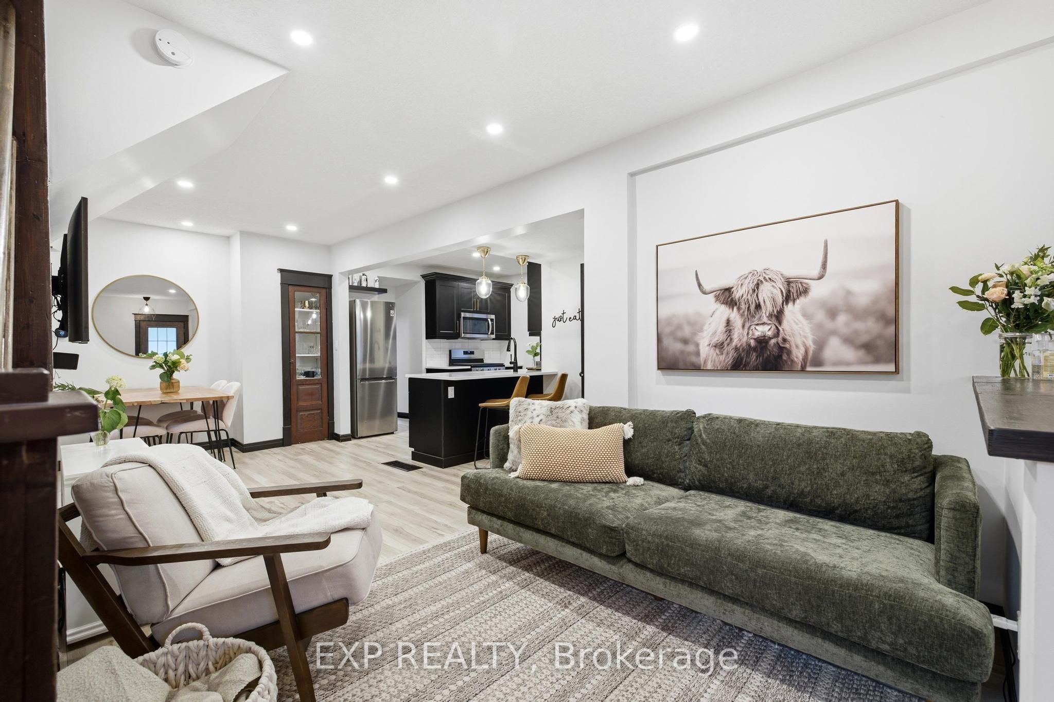 35 Arthur Street N
