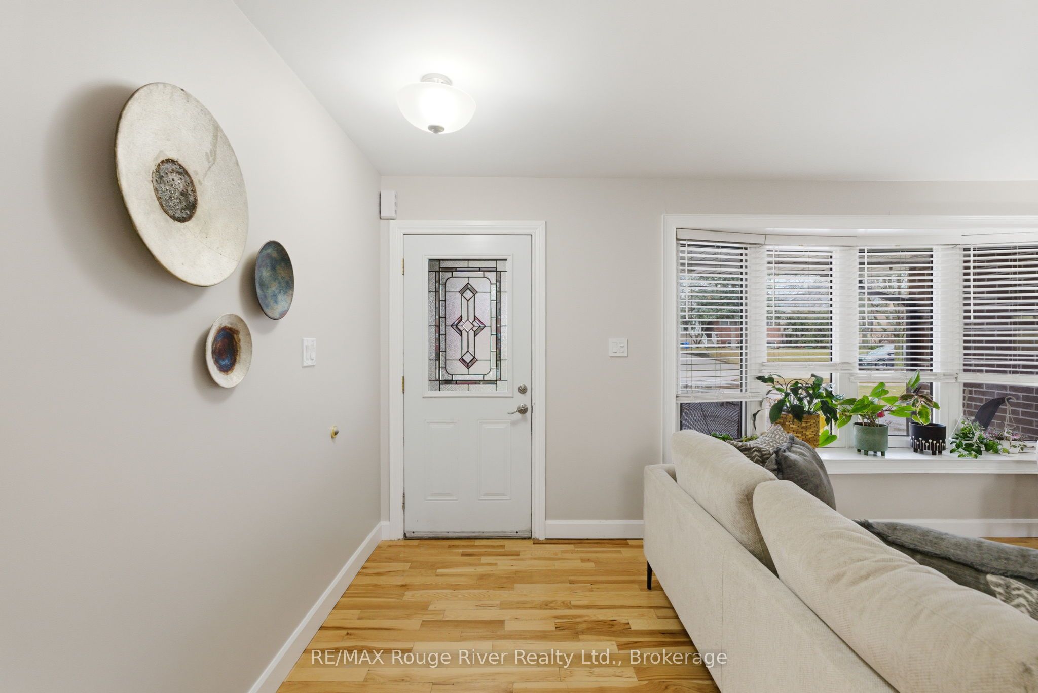 98 Applewood Crescent