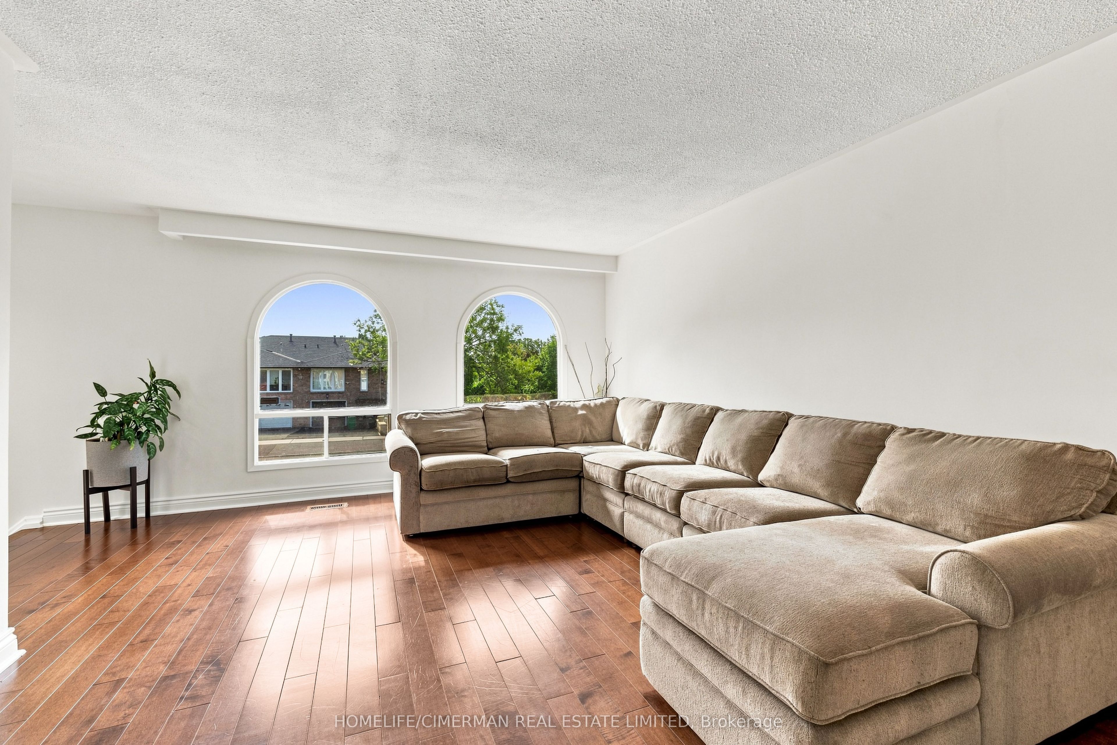 505 Appledore Crescent
