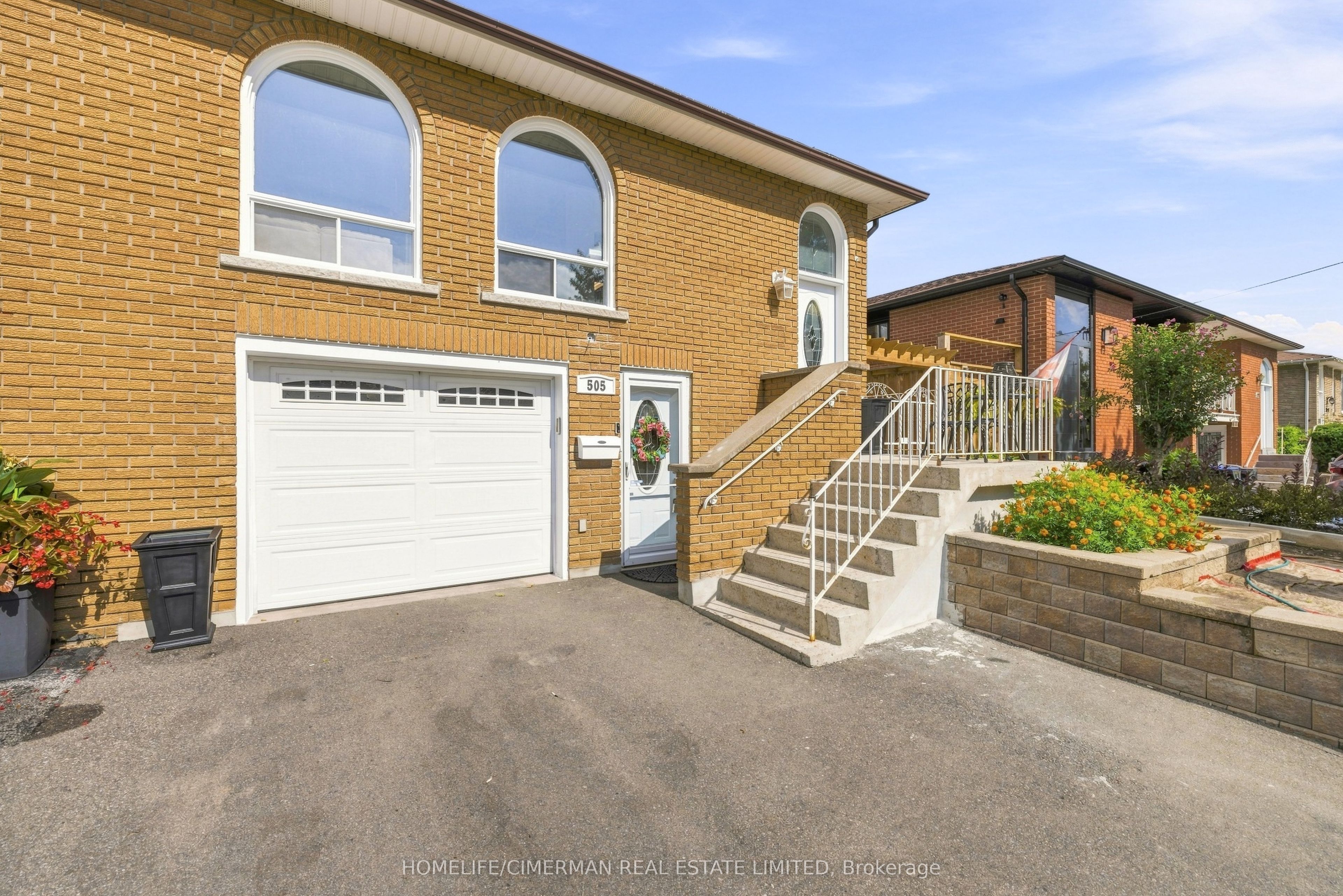 505 Appledore Crescent