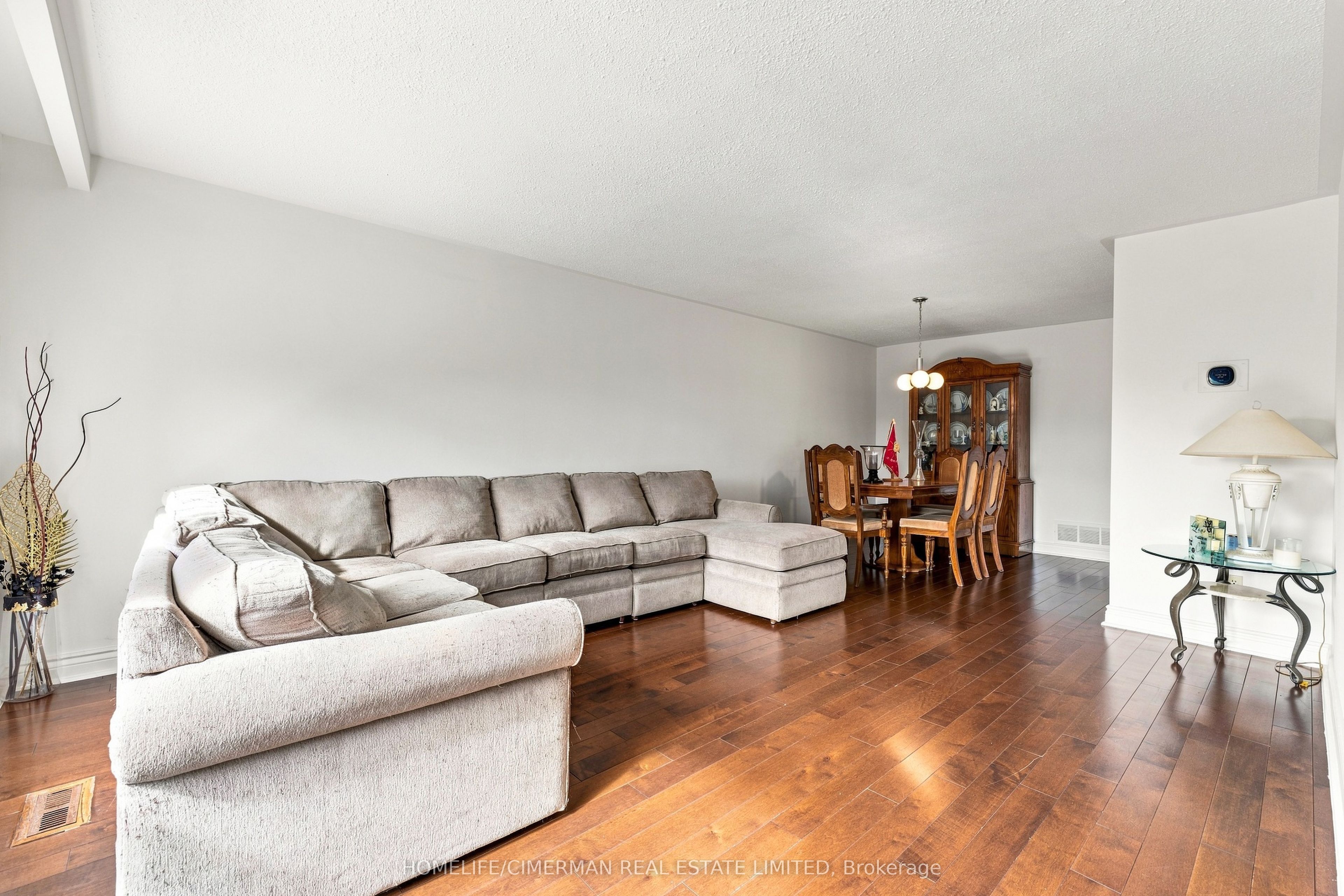 505 Appledore Crescent