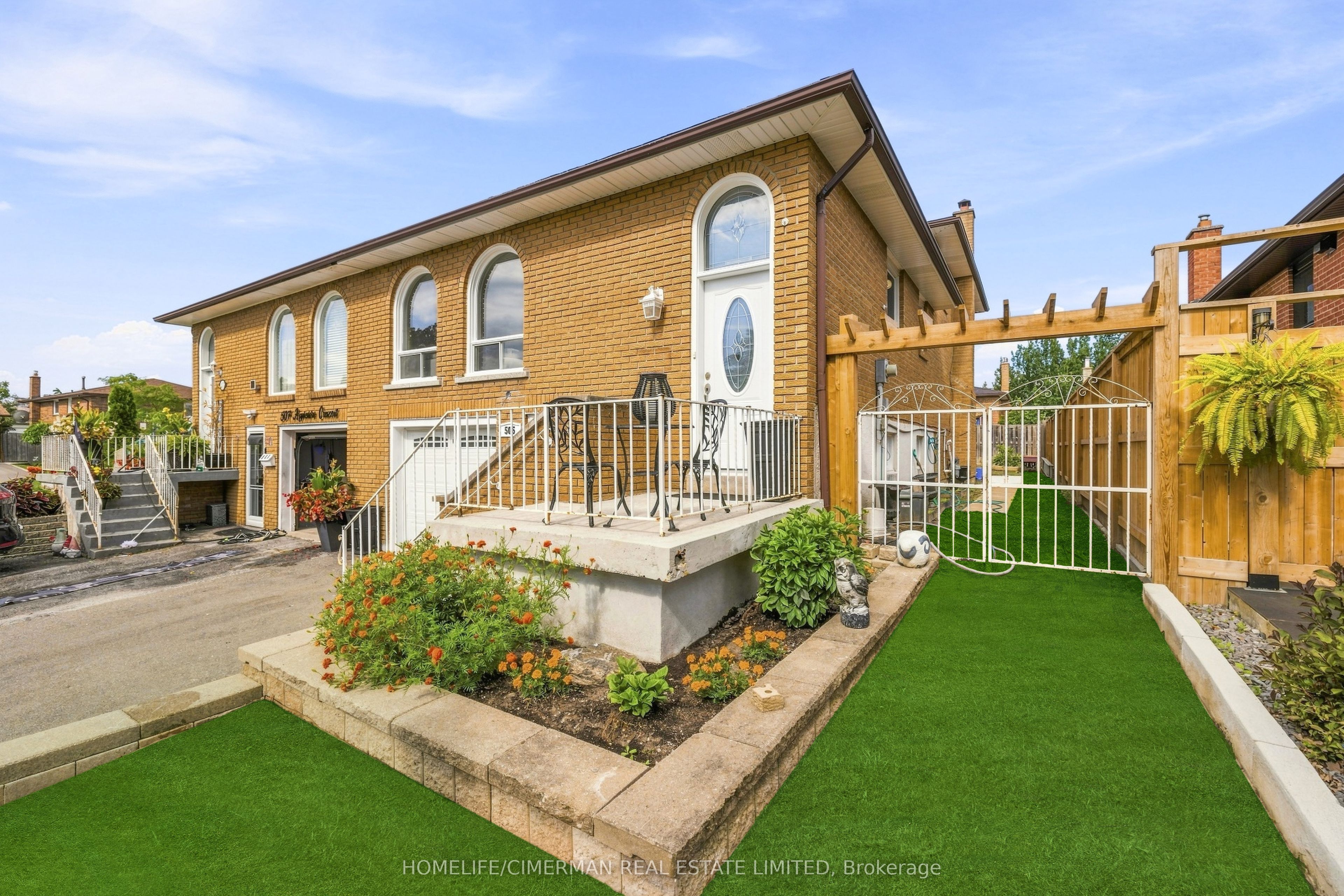 505 Appledore Crescent