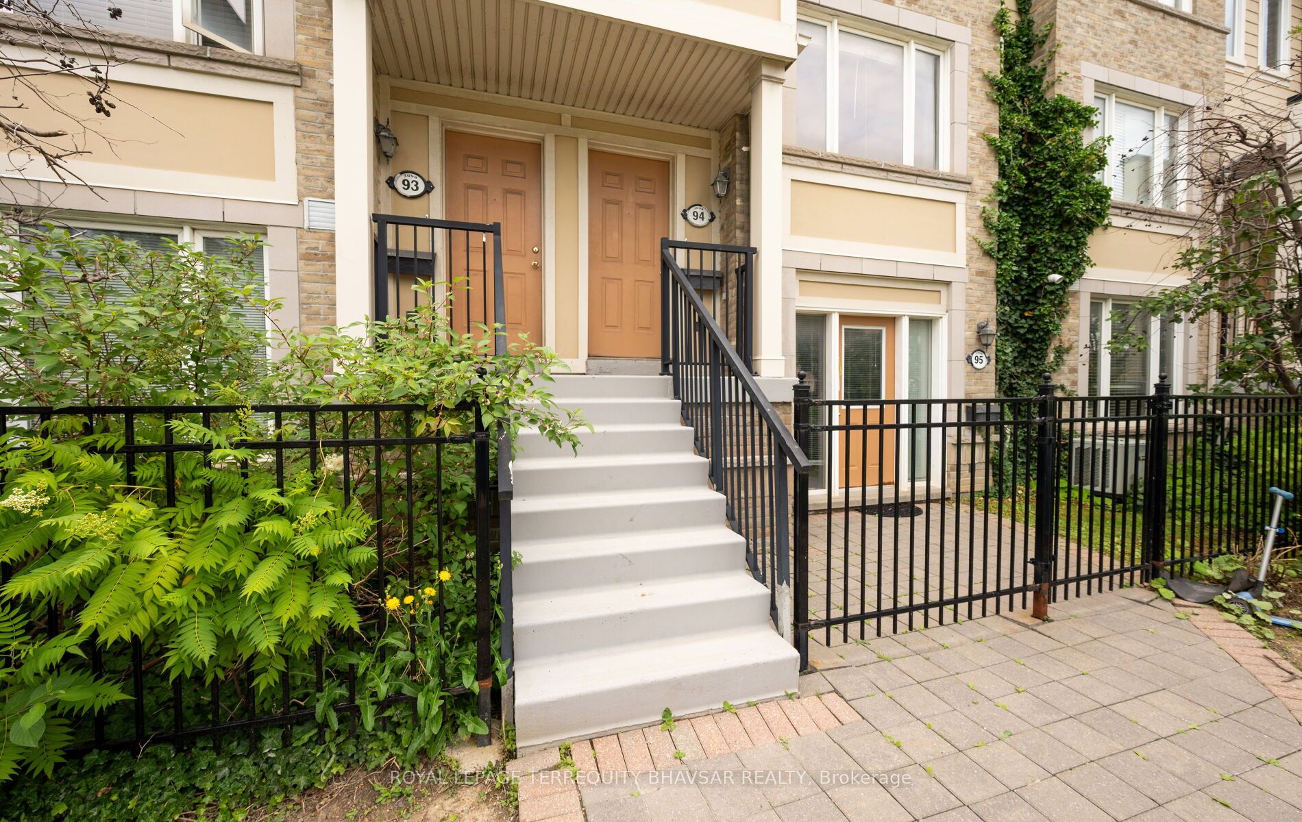 3098 Eglinton Avenue W 94