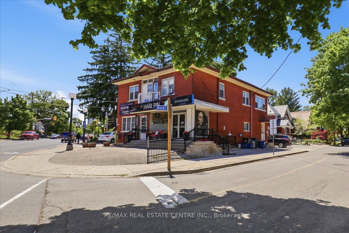 744 Queen Street S