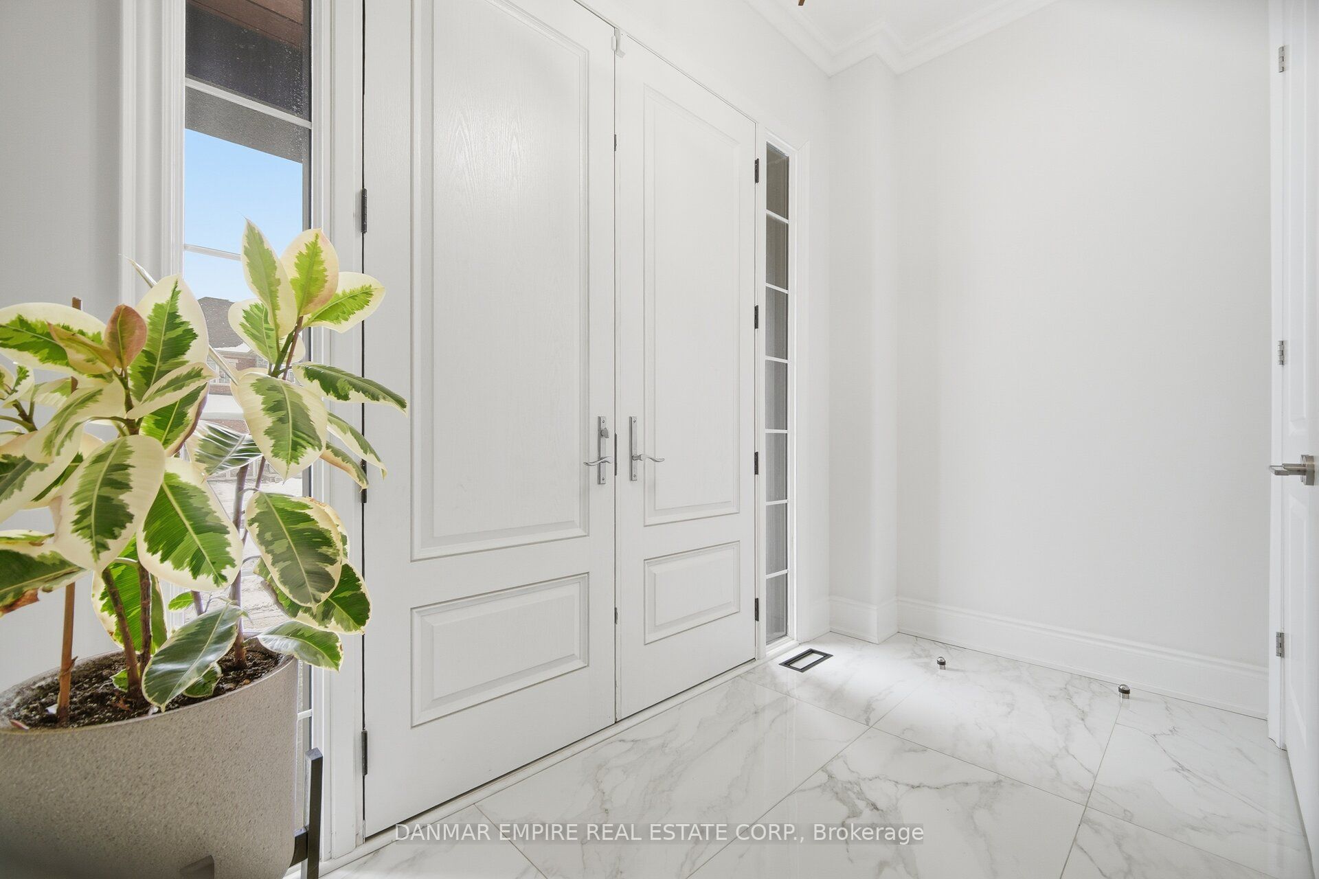 14 Woodgate Pines Drive