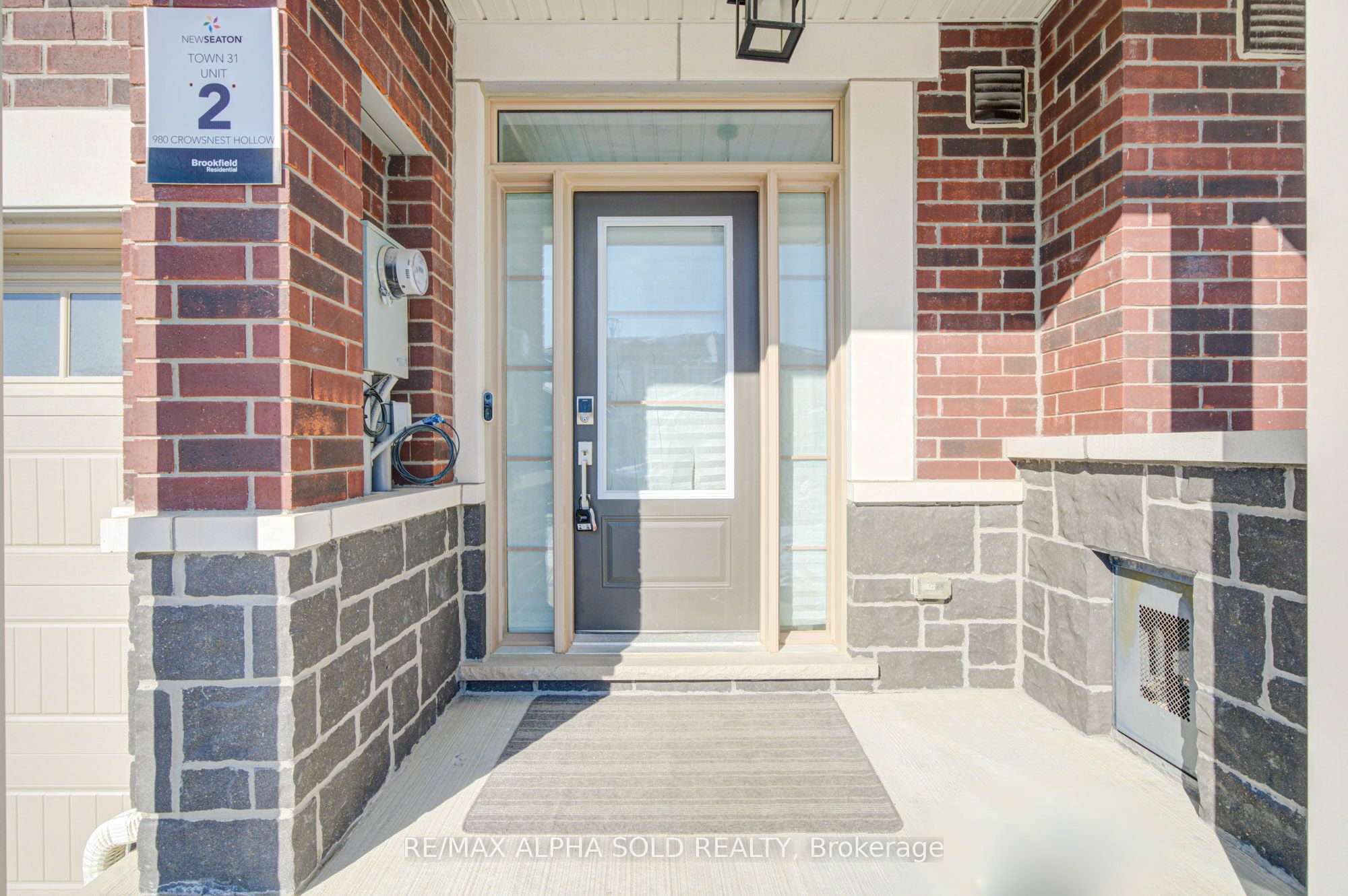 980 Crowsnest Hollow Avenue S