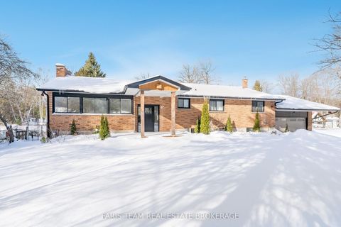 256 Knox Road E Wasaga Beach ON L9Z 2T5