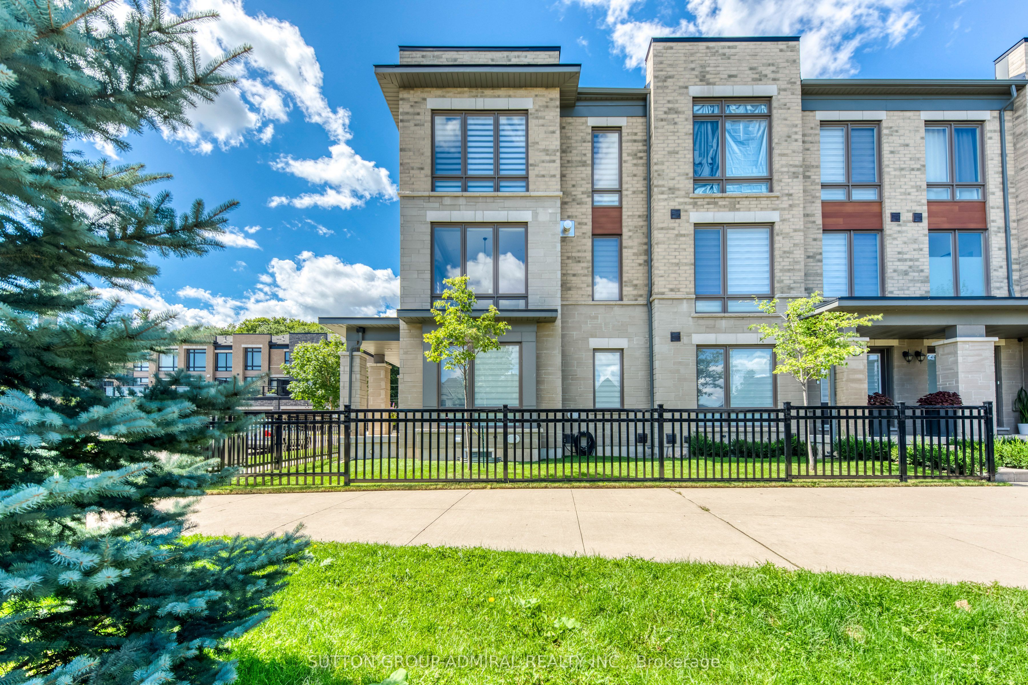 2481 Badger Crescent 1