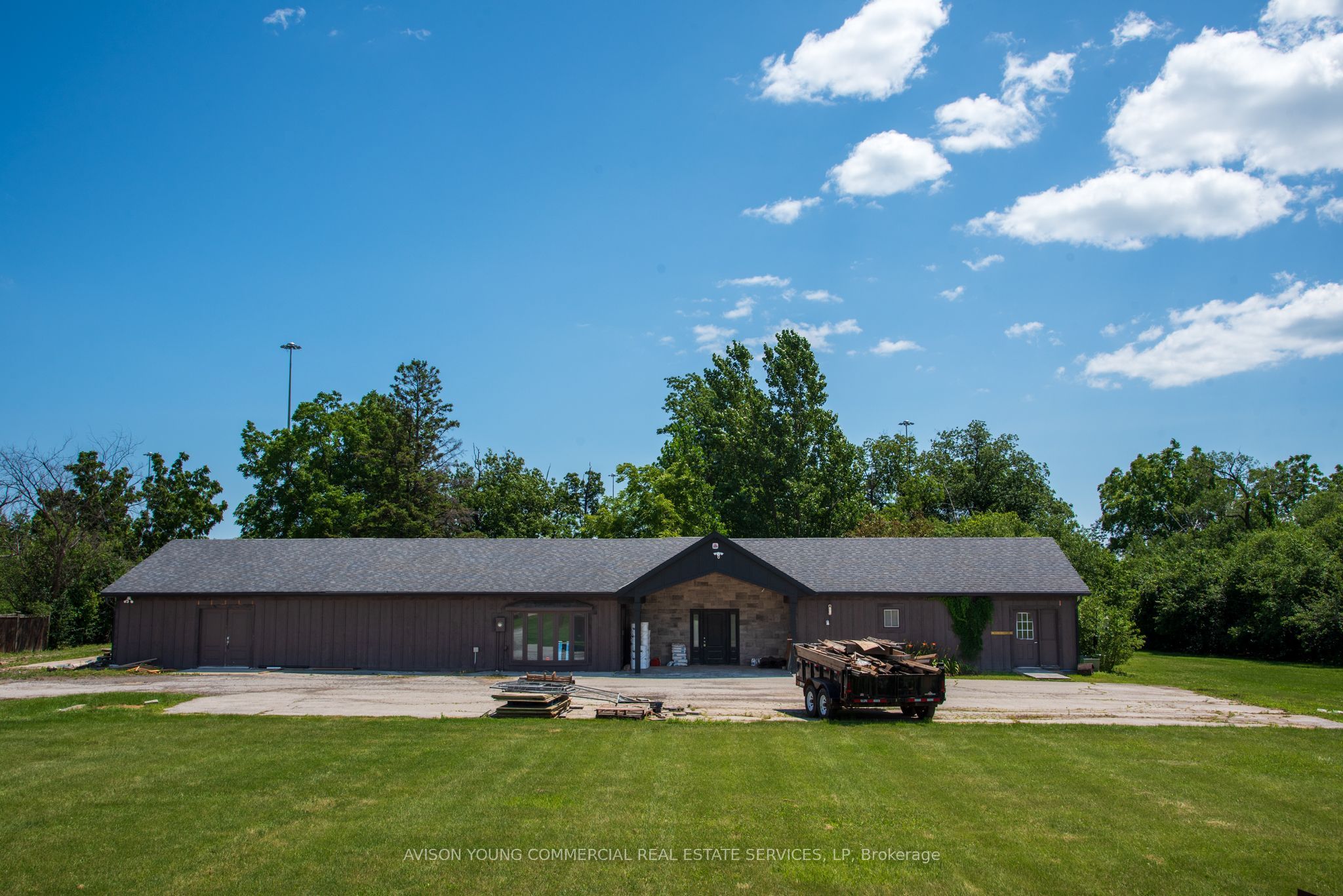 2078 Upper Middle Road E