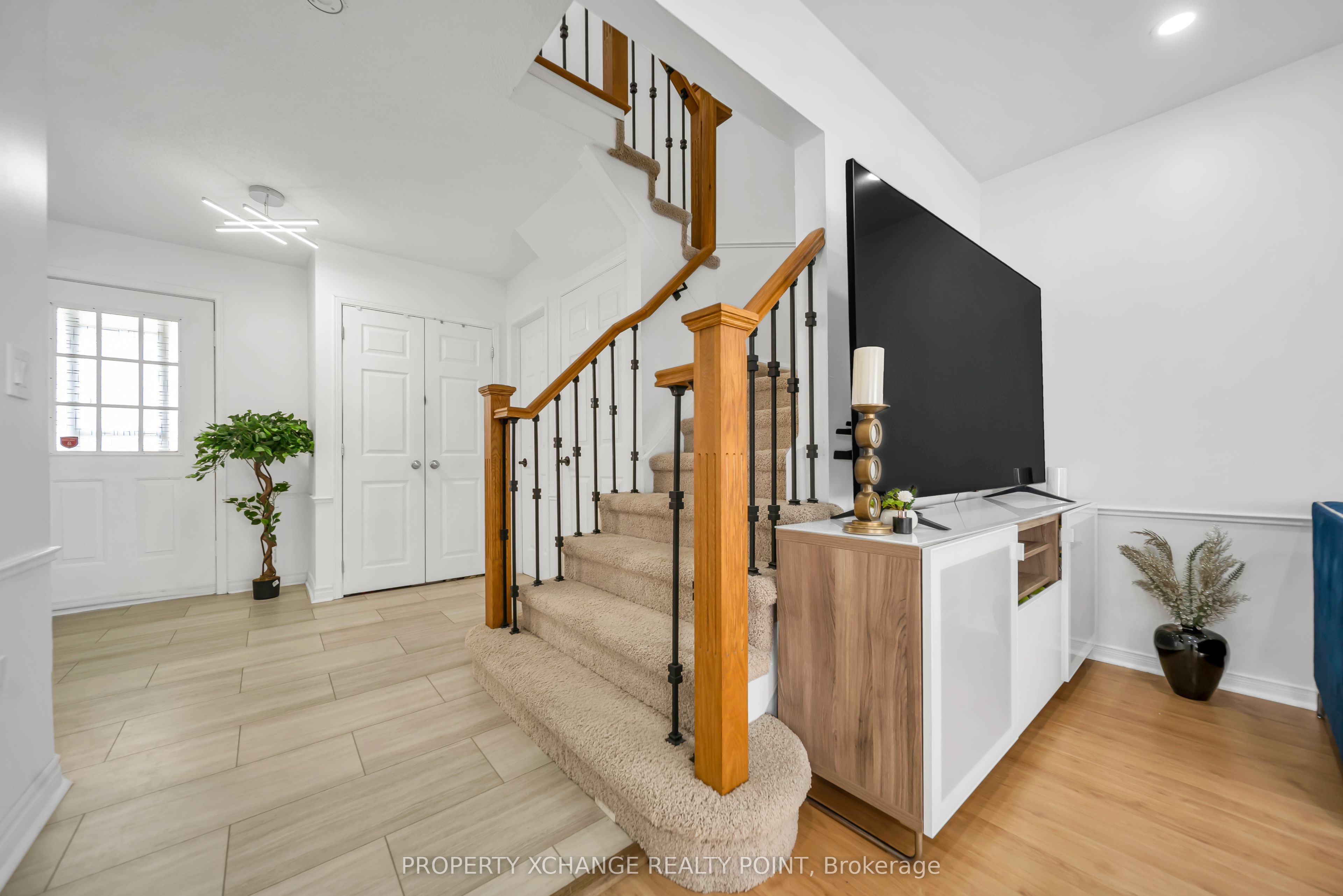 1569 Connery Crescent