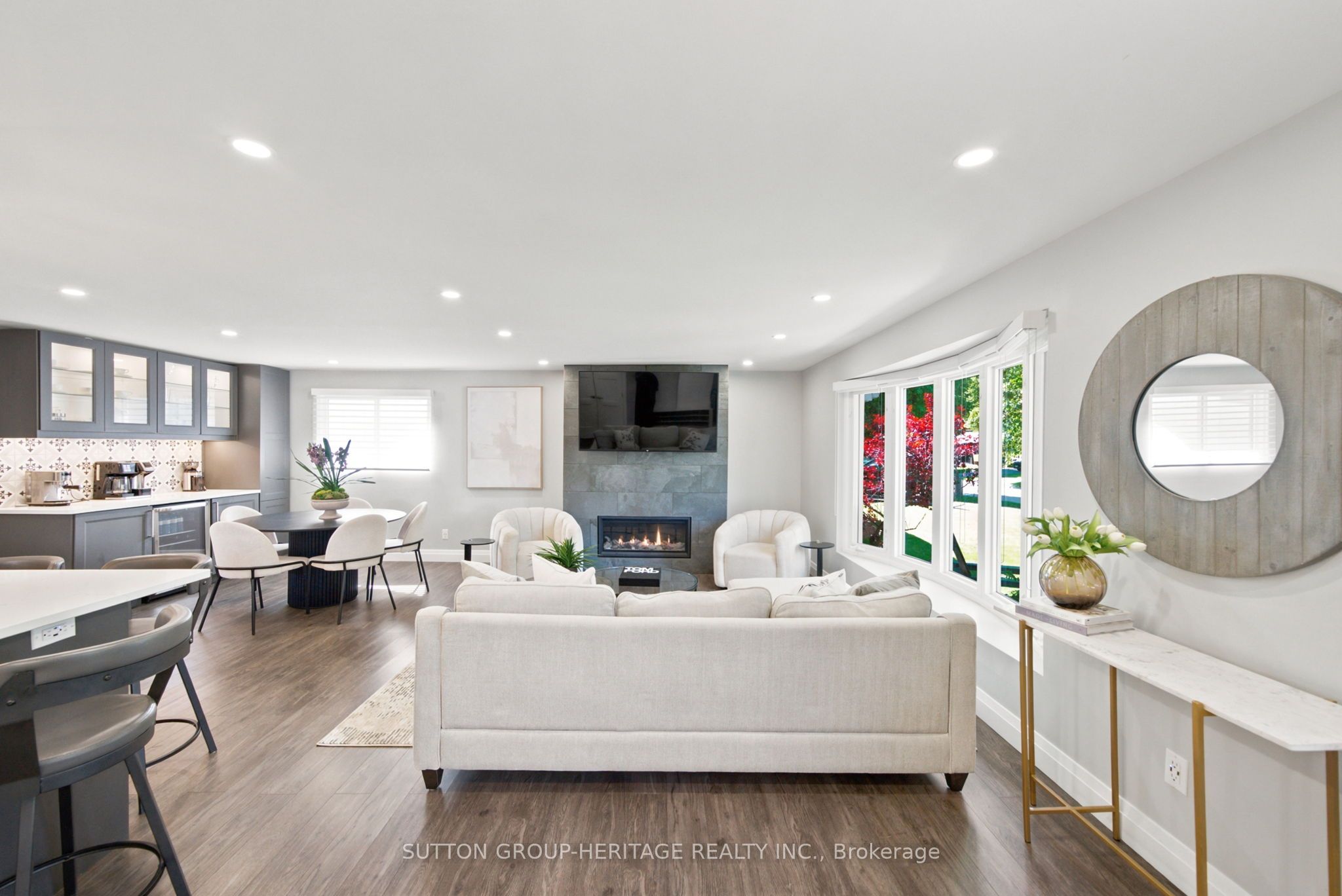 6 Lewin Crescent
