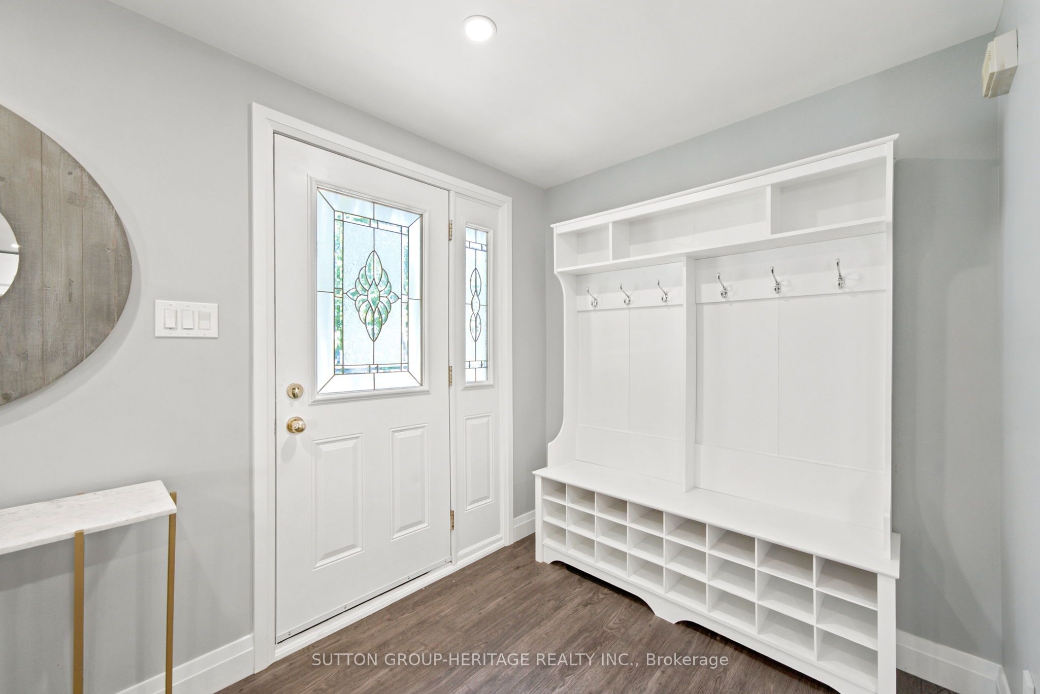 6 Lewin Crescent