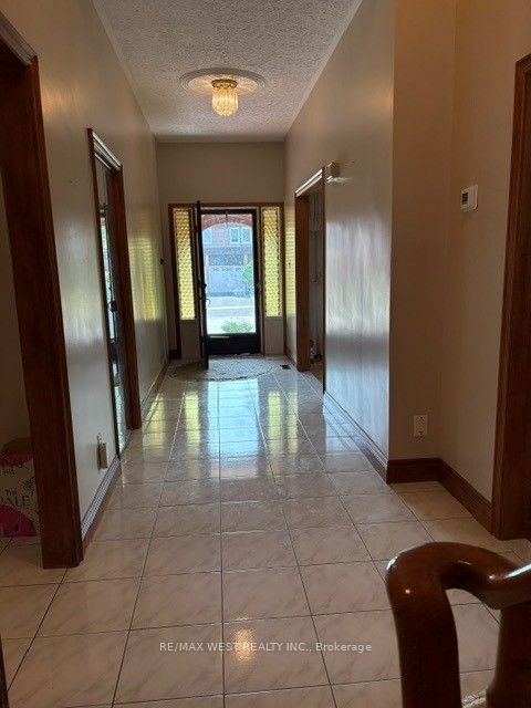 98 Jeanne Drive