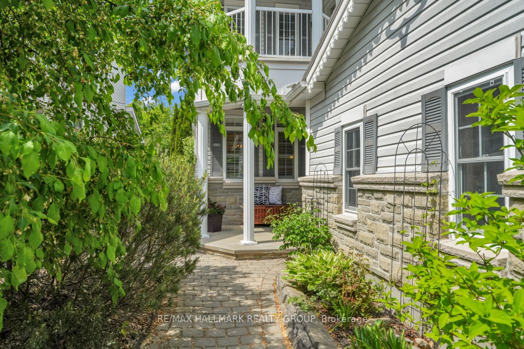 16 Hemlo Crescent