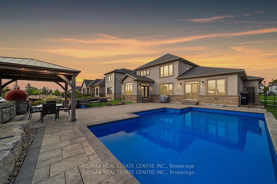 303 Sunnybrae Avenue