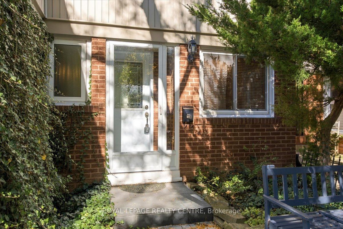 3581 Ash Row Crescent