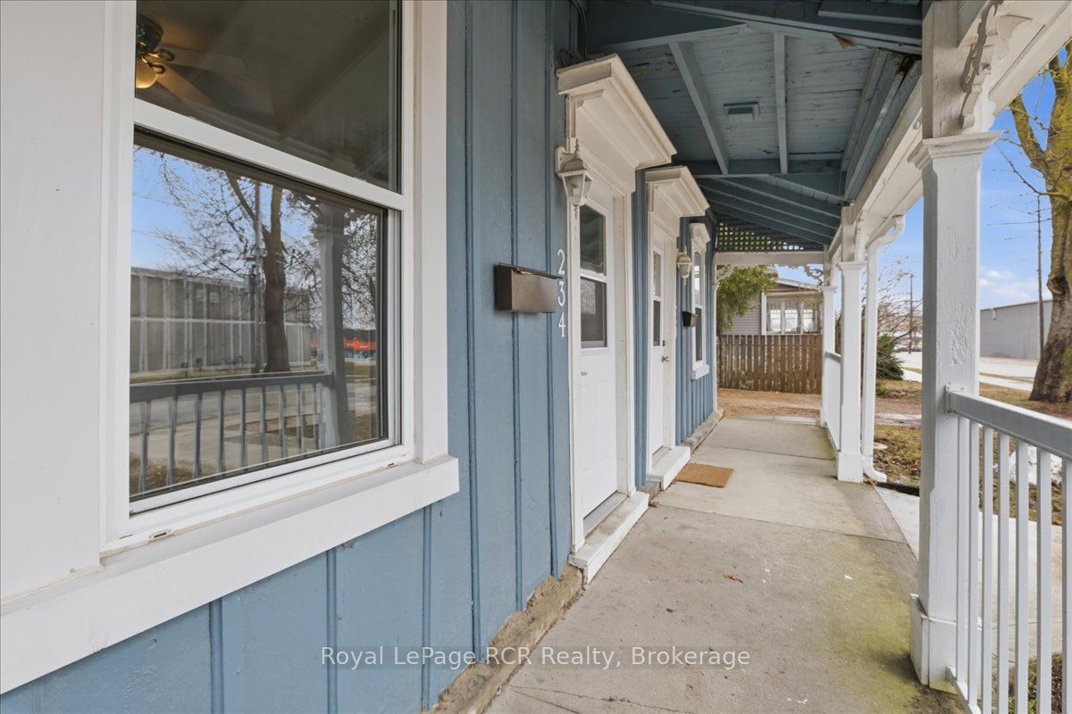 234 Elma Street E