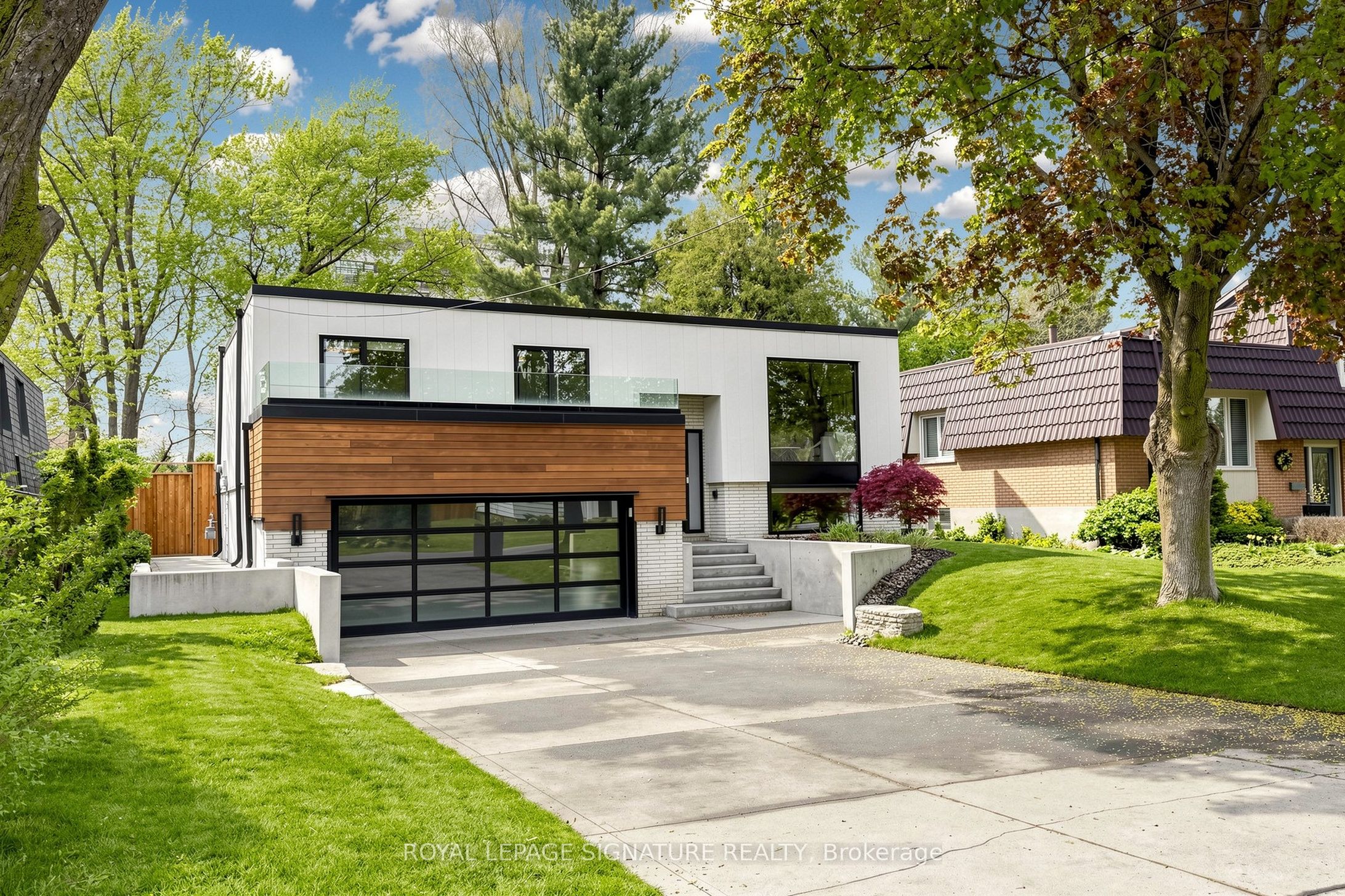 27 Fairwood Place E