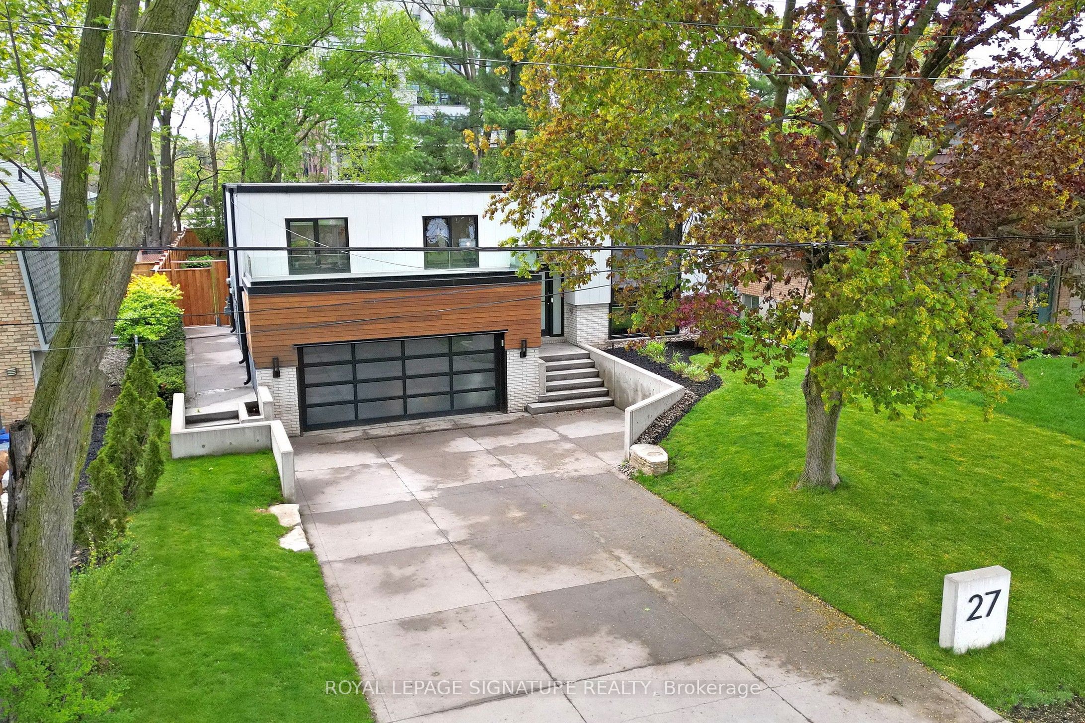 27 Fairwood Place E