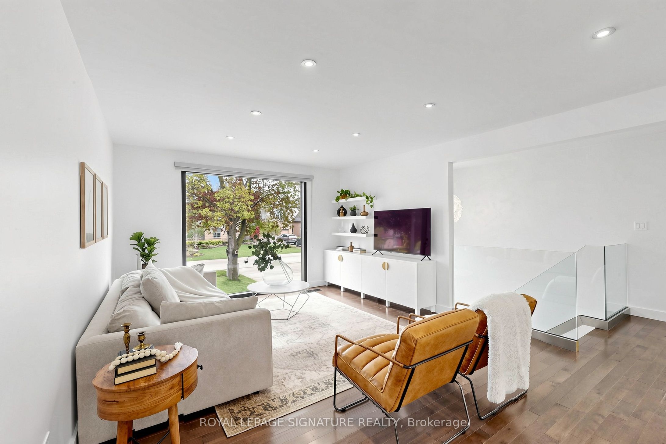 27 Fairwood Place E