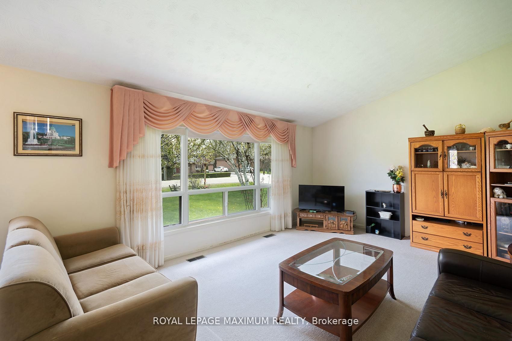 565 Pinegrove Road
