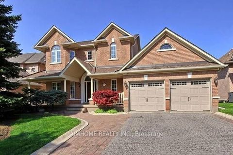 812 Foxcroft Boulevard Newmarket ON L3X 1M8