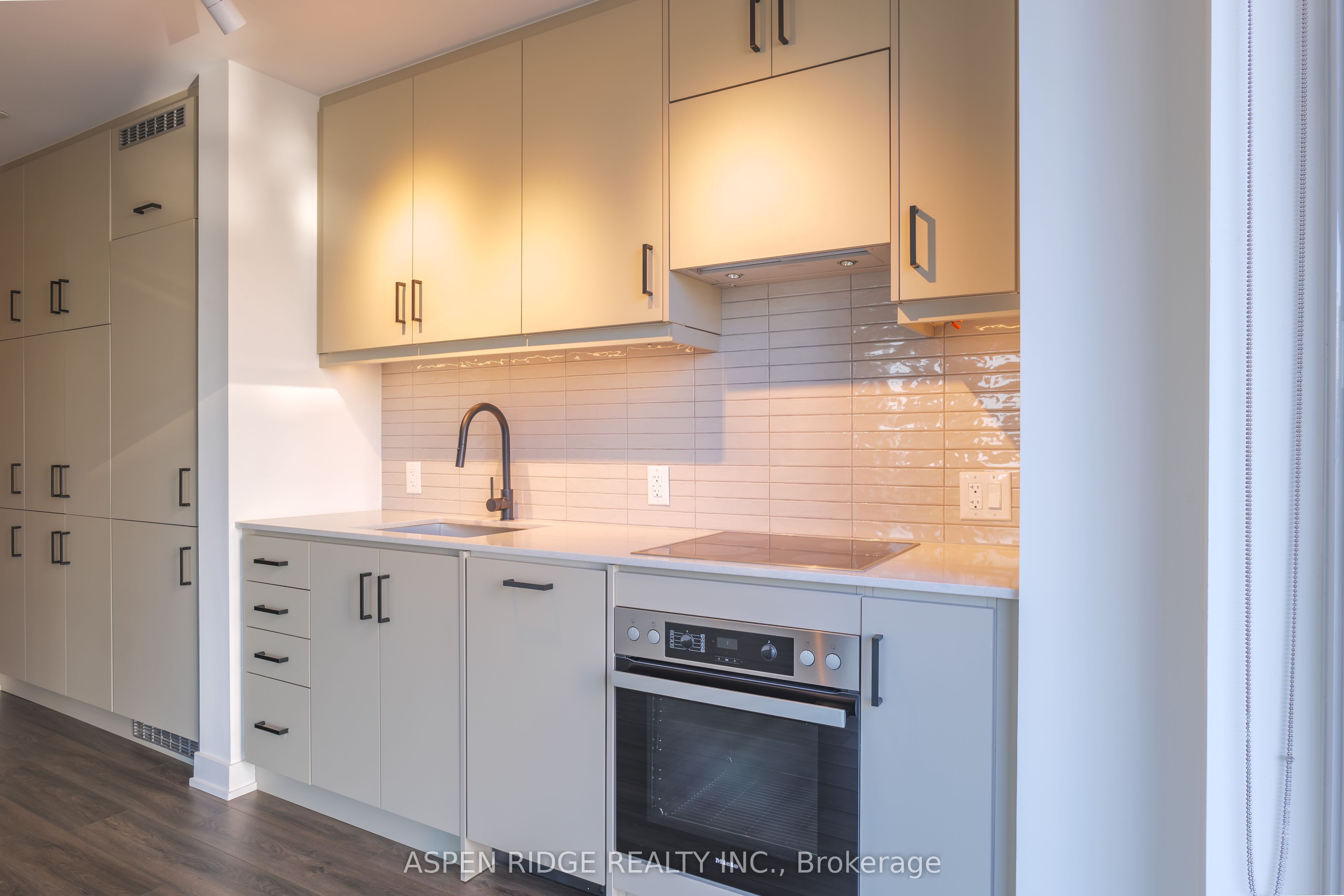 9 Tecumseth Street 702