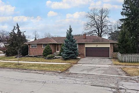 40 Sedgebrook Crescent Toronto W08 ON M9B 2X1