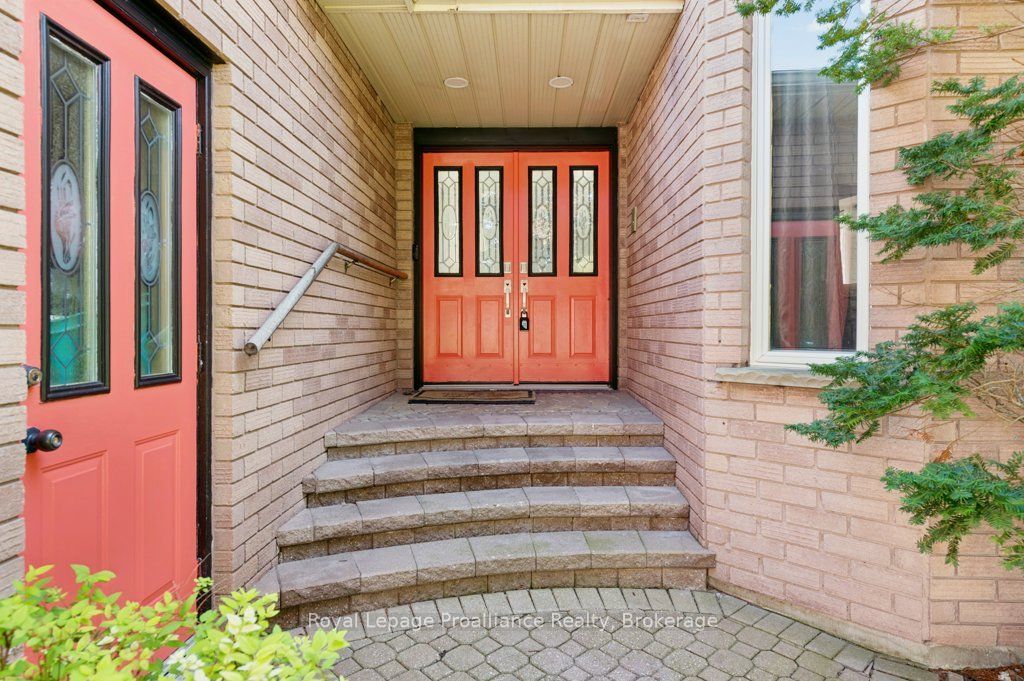 6 Bridlewood Lane