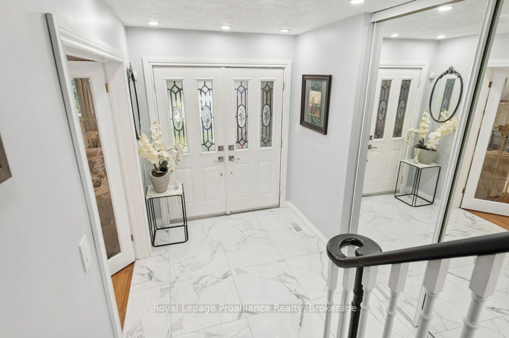 6 Bridlewood Lane