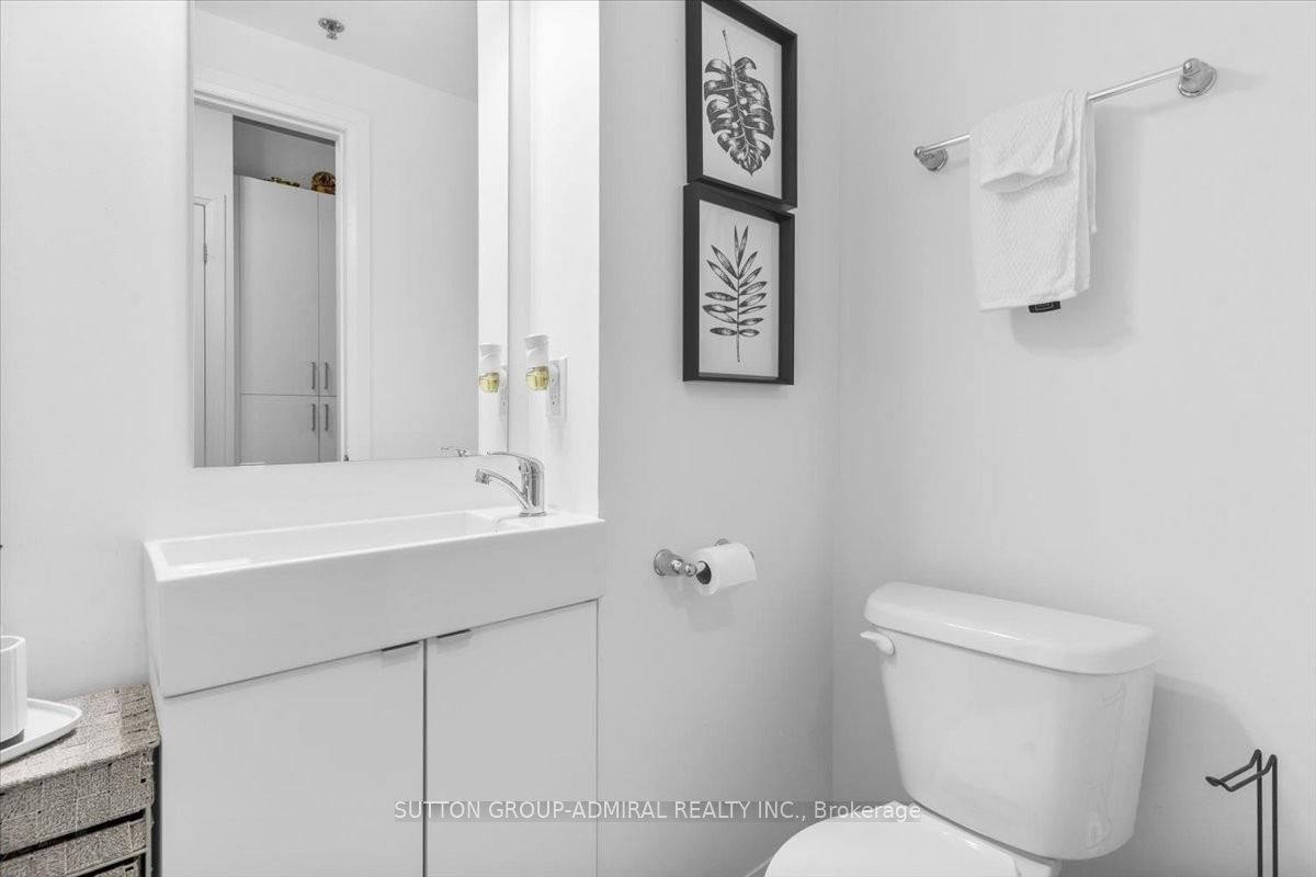 1900 Simcoe Street N 636