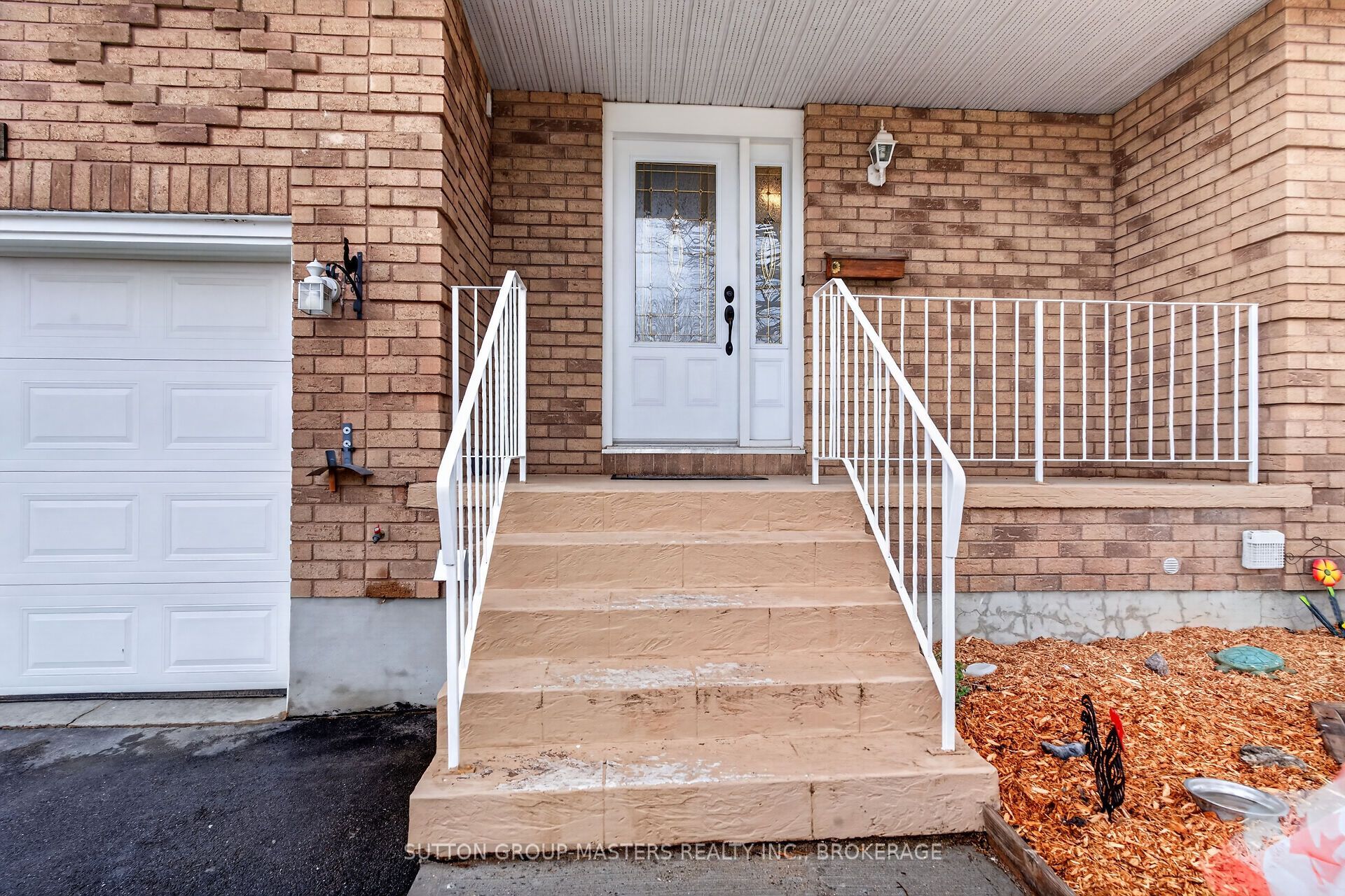1080 Palmerston Crescent
