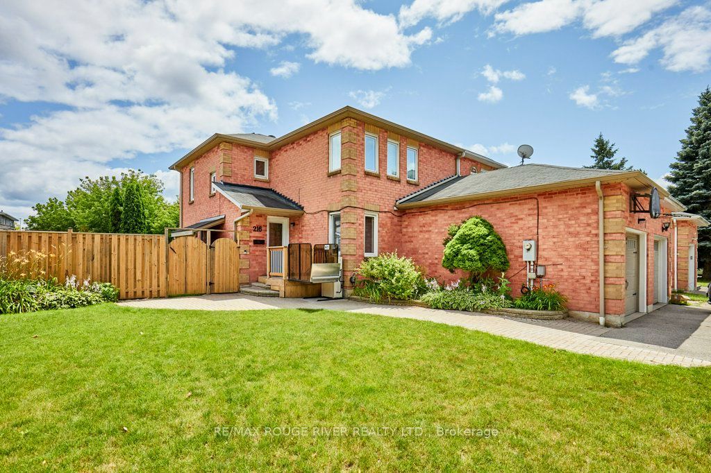 216 Wright Crescent