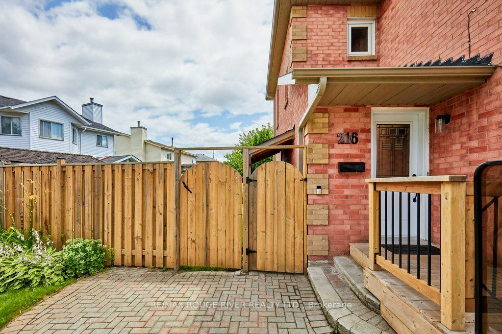 216 Wright Crescent