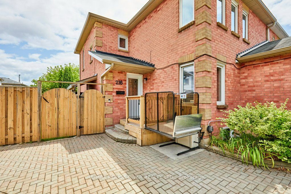 216 Wright Crescent